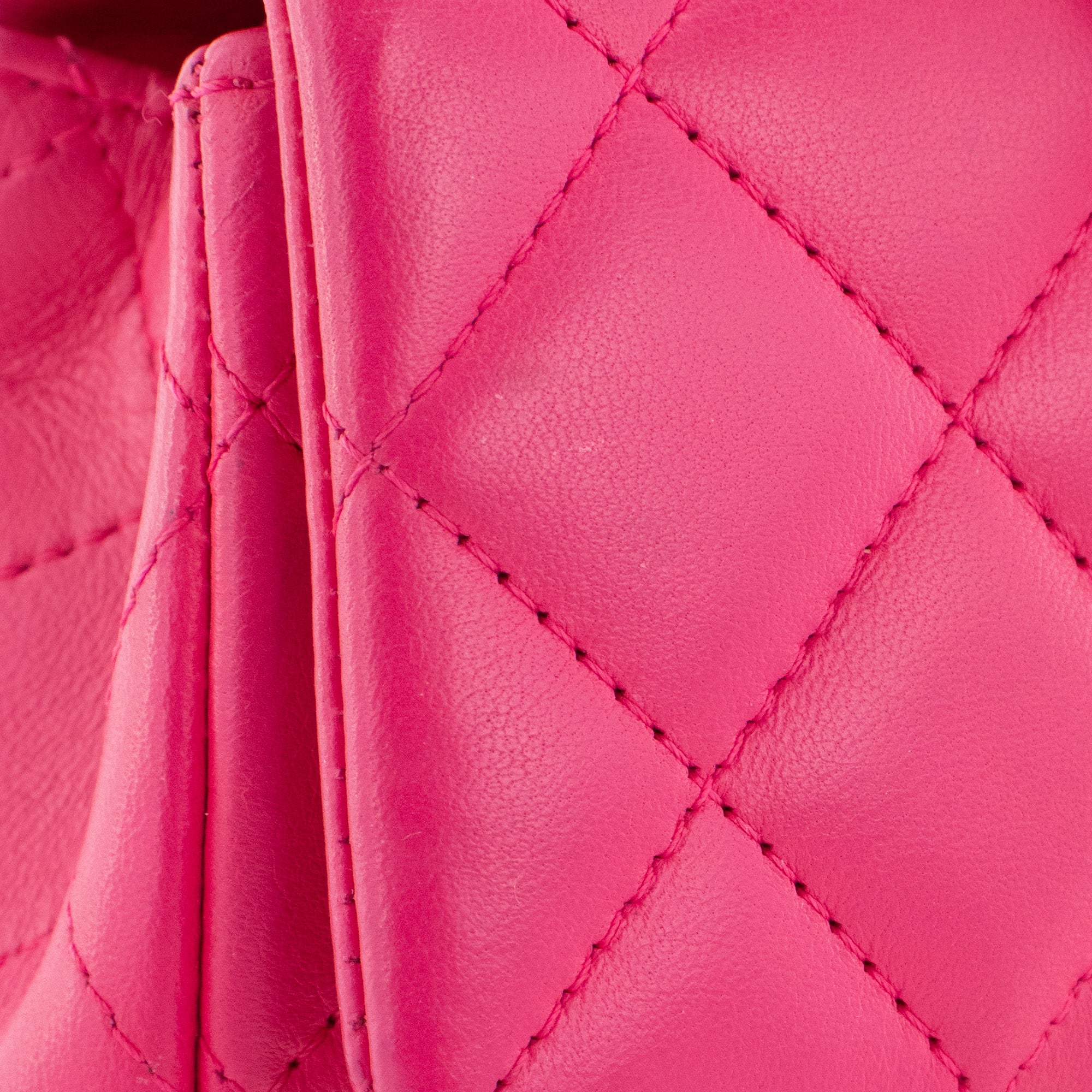 CHANEL - Sac à bandoulière Classique/Timeless Mini Rectangle Chanel en cuir lisse rose