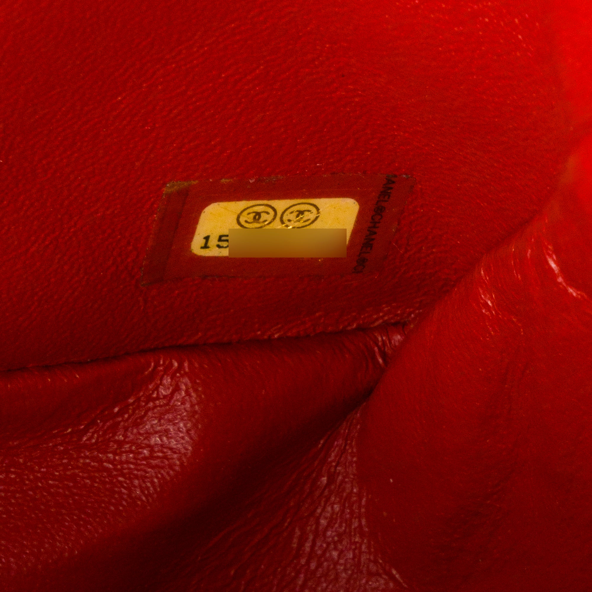 CHANEL - Sac à bandoulière Classique/Timeless Mini Rectangle Chanel en cuir lisse rouge