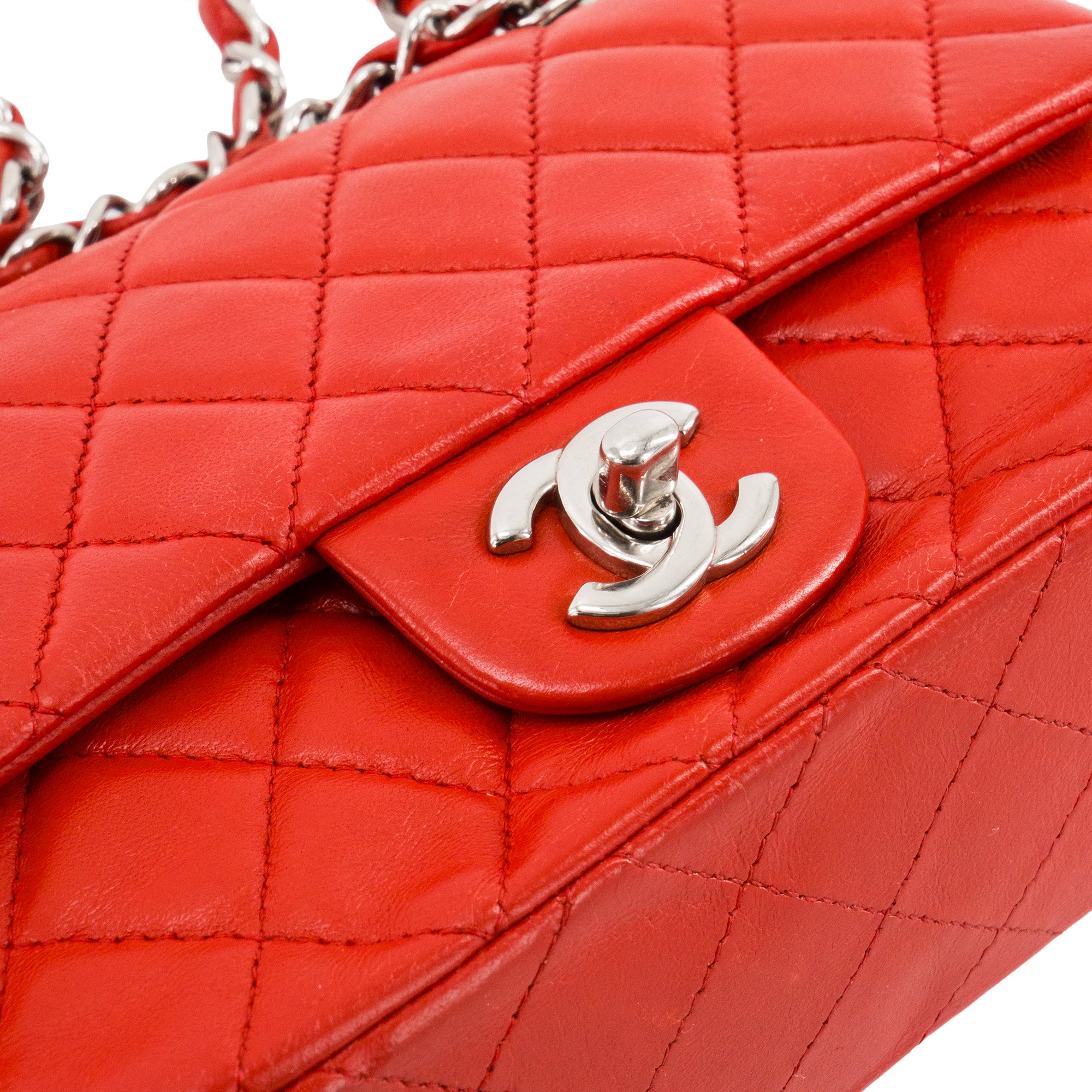 CHANEL - Sac à bandoulière Classique/Timeless Mini Rectangle Chanel en cuir lisse rouge
