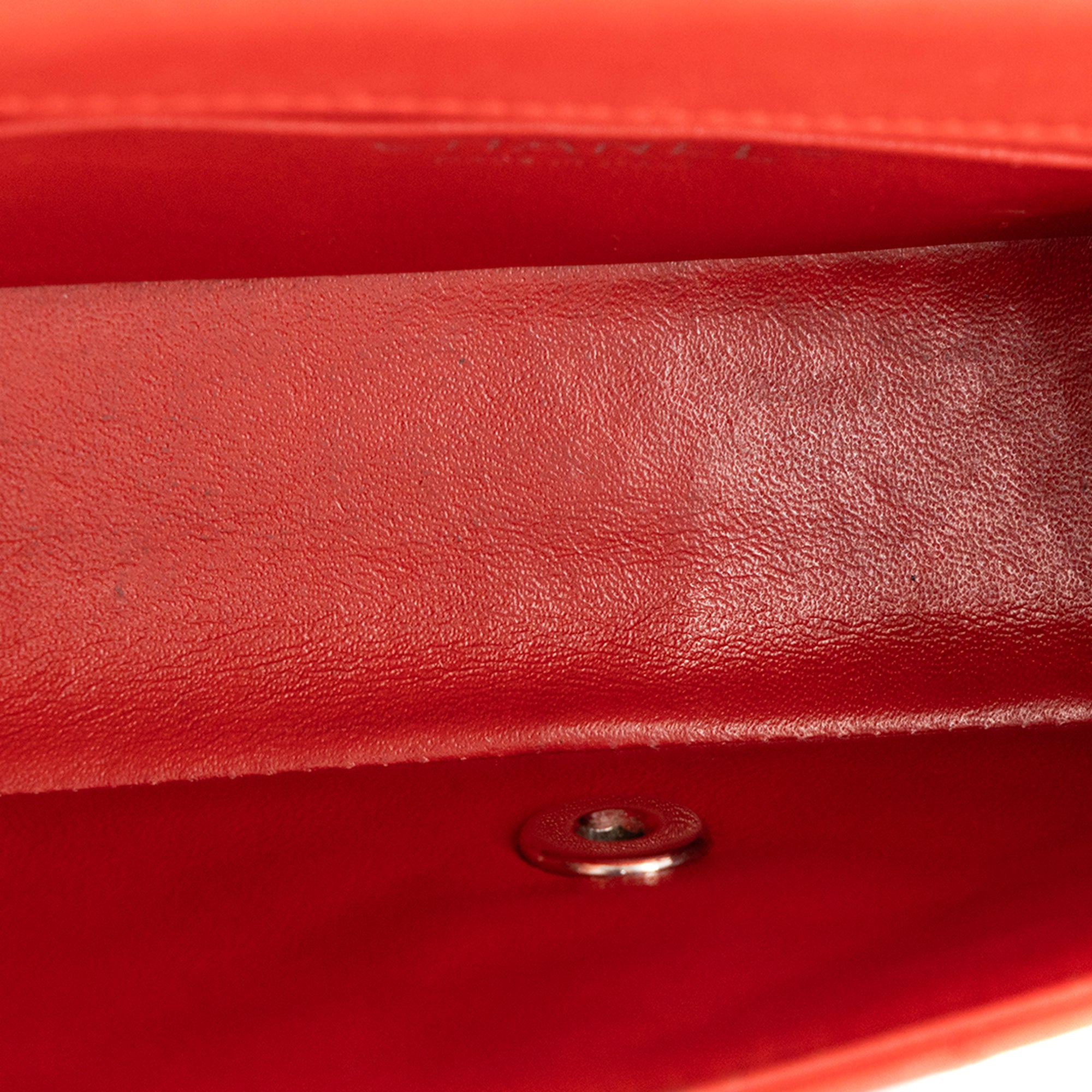 CHANEL - Sac à bandoulière Classique/Timeless Mini Rectangle Chanel en cuir lisse rouge