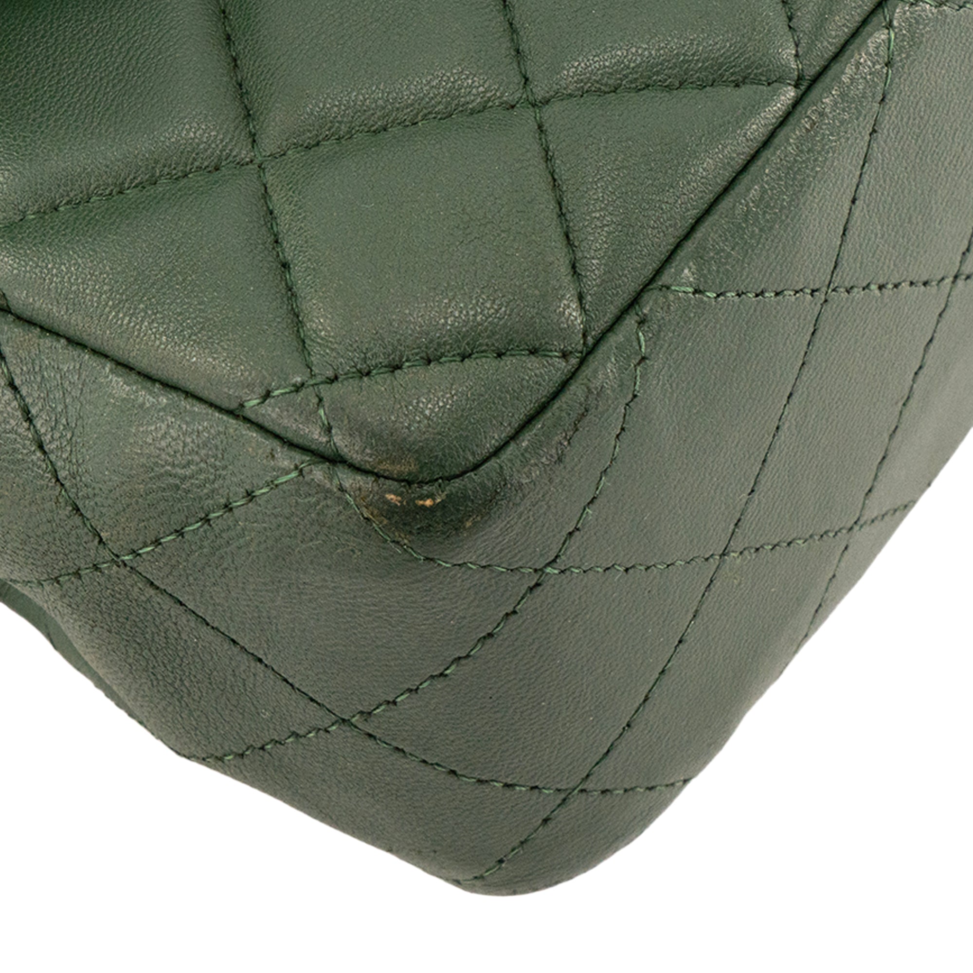 CHANEL - Sac à bandoulière Classique/Timeless Mini Rectangle Chanel en cuir lisse vert