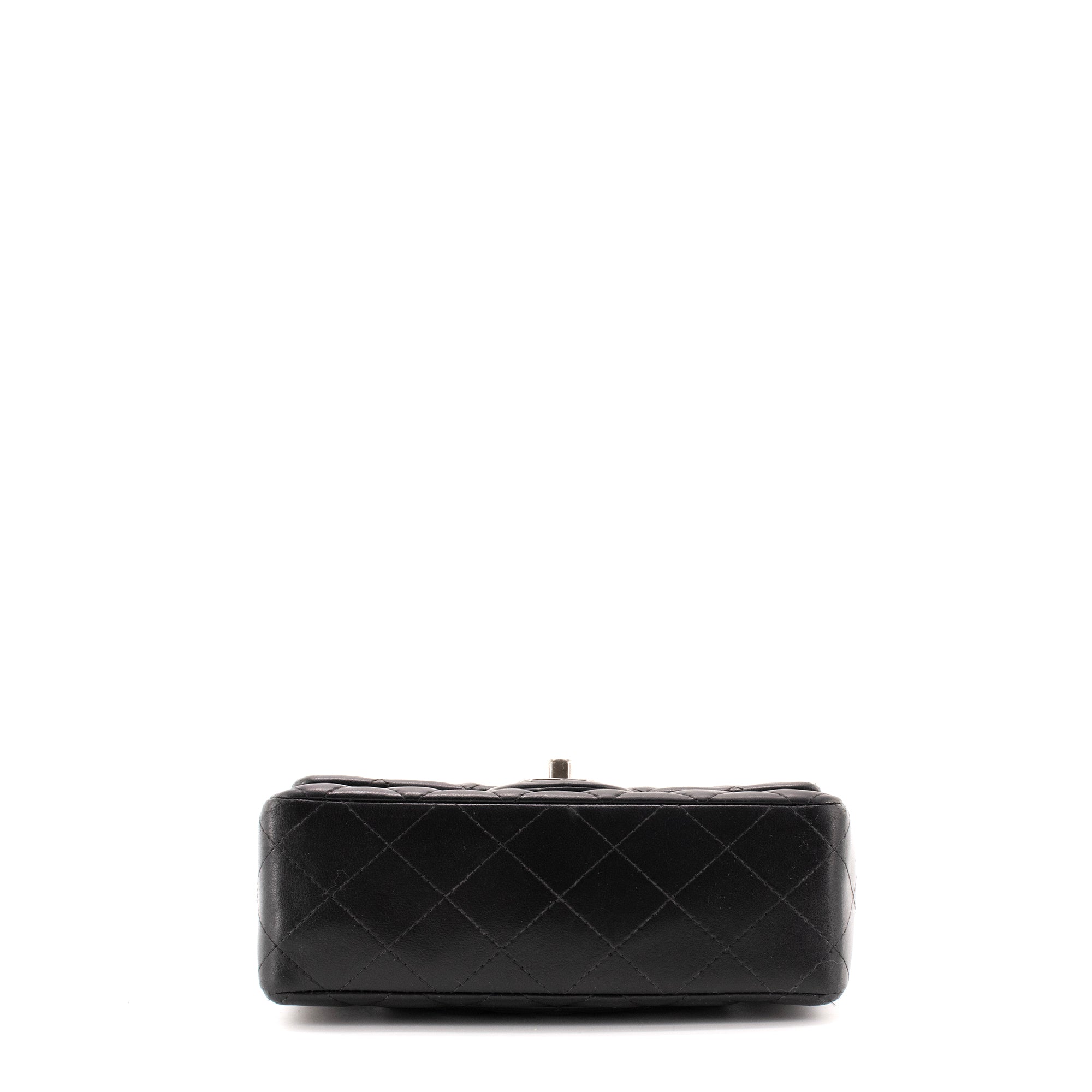 CHANEL - Sac à bandoulière Classique/Timeless Mini rectangle Chanel en cuir noir