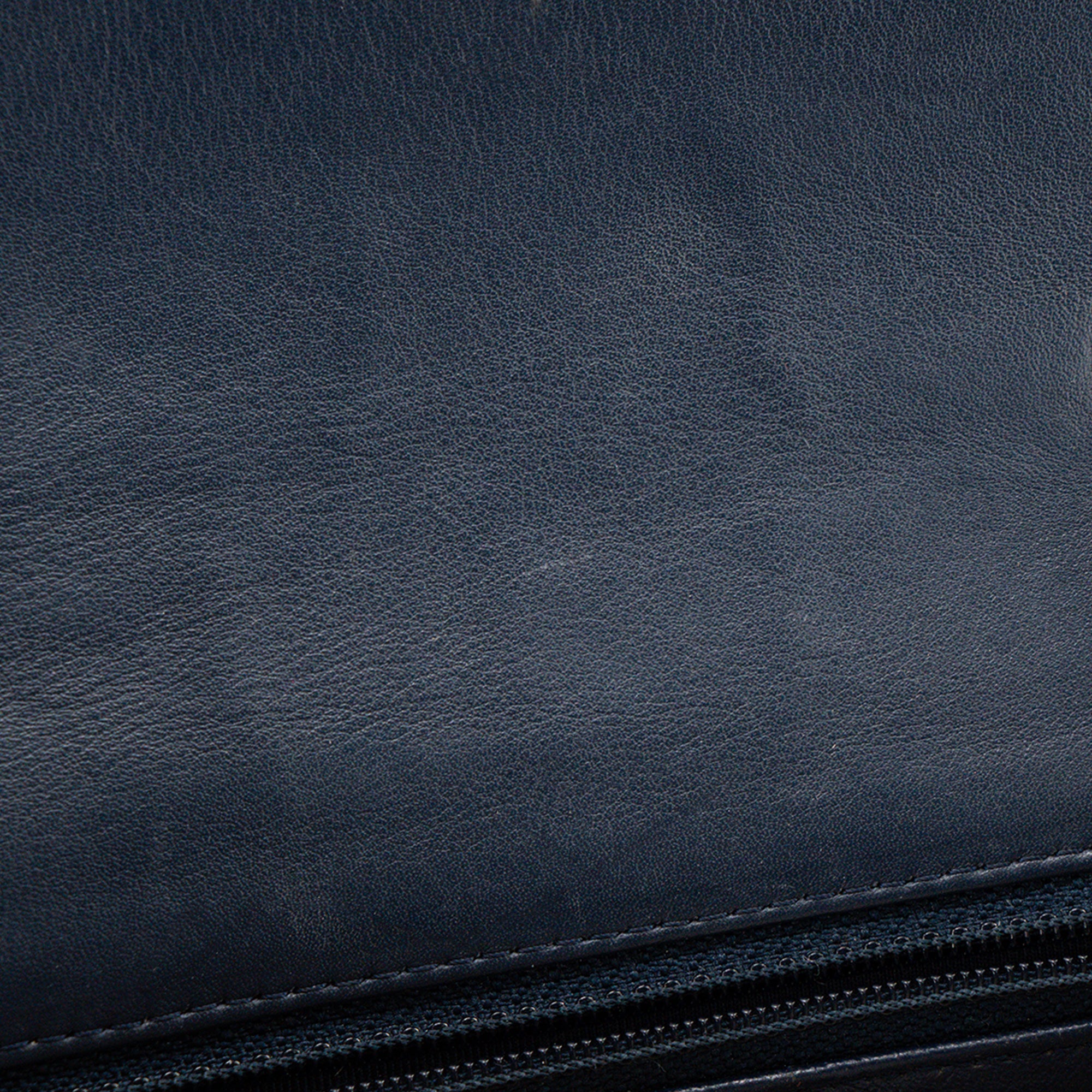 CHANEL - Sac à bandoulière Classique/Timeless Mini Rectangle Chanel en cuir verni kaki