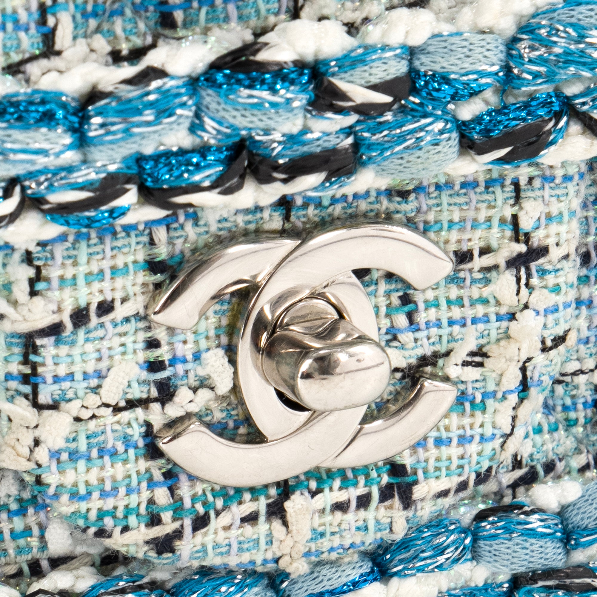 CHANEL - Sac à bandoulière Classique/Timeless Mini Rectangle Chanel en tweed bleu et blanc