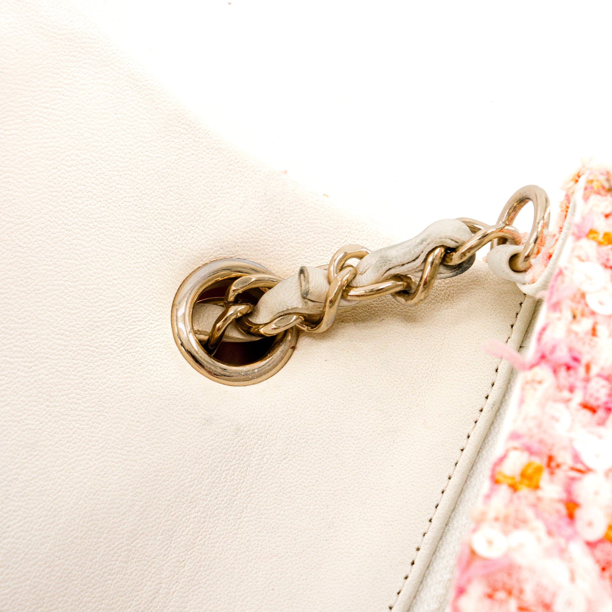 CHANEL - Sac à bandoulière Classique/Timeless Mini Rectangle Chanel en tweed rose, orange et sequins