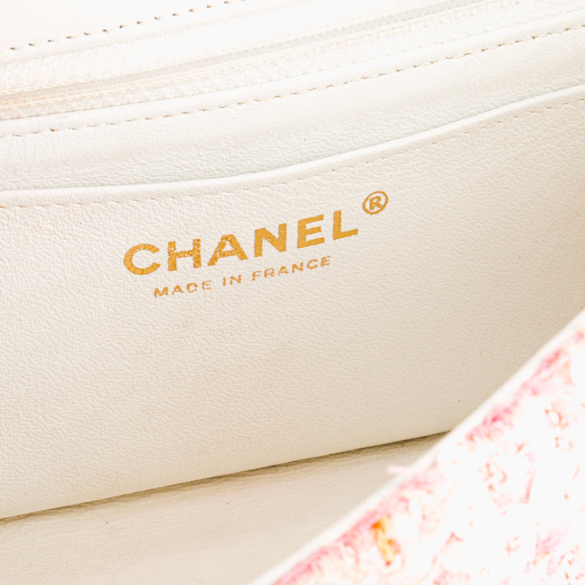 CHANEL - Sac à bandoulière Classique/Timeless Mini Rectangle Chanel en tweed rose, orange et sequins