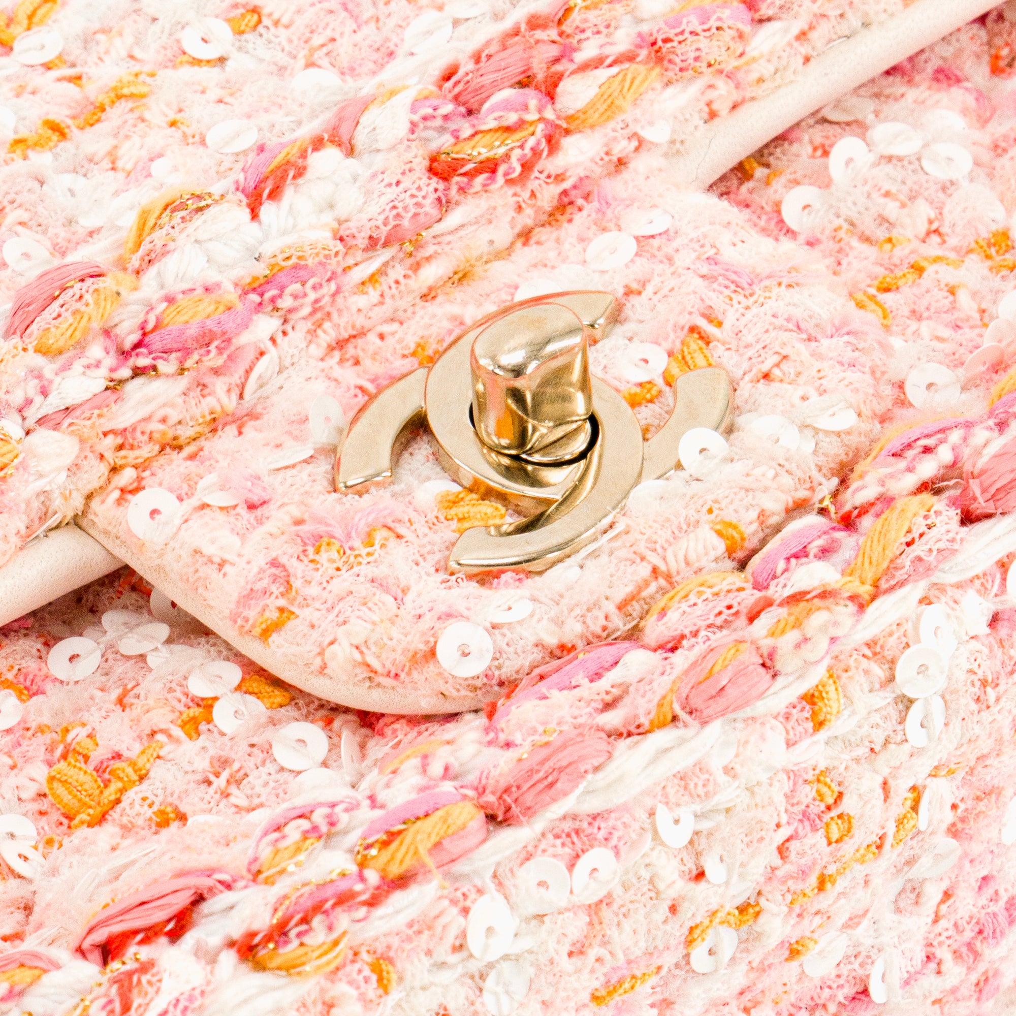 CHANEL - Sac à bandoulière Classique/Timeless Mini Rectangle Chanel en tweed rose, orange et sequins