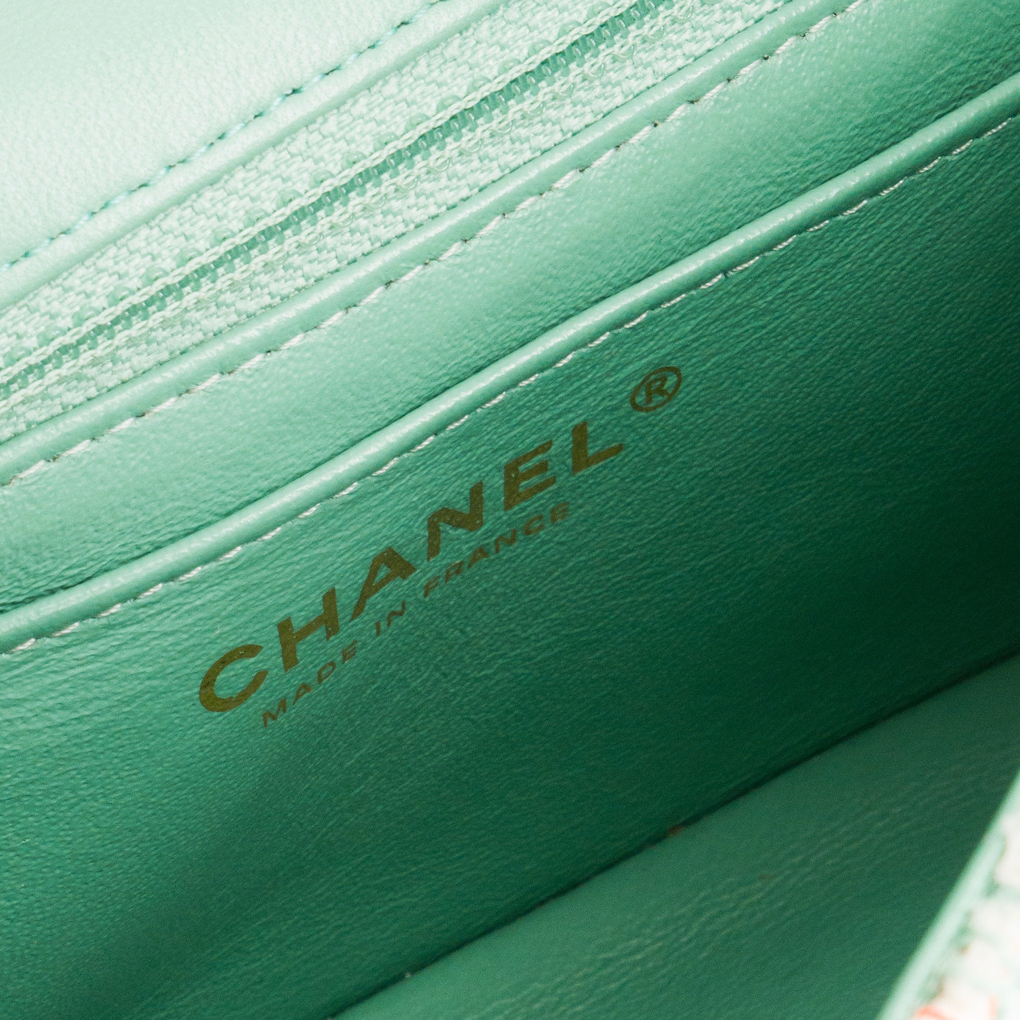 CHANEL - Sac à bandoulière Classique/Timeless Mini Rectangle Chanel en tweed turquoise et orange