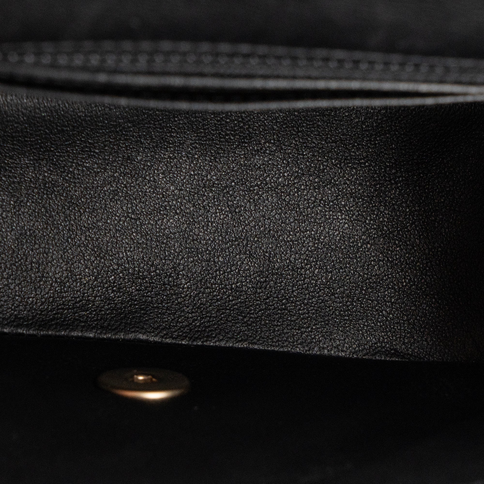 CHANEL - Sac à bandoulière Classique/Timeless Mini Square Chanel en cuir lisse noir