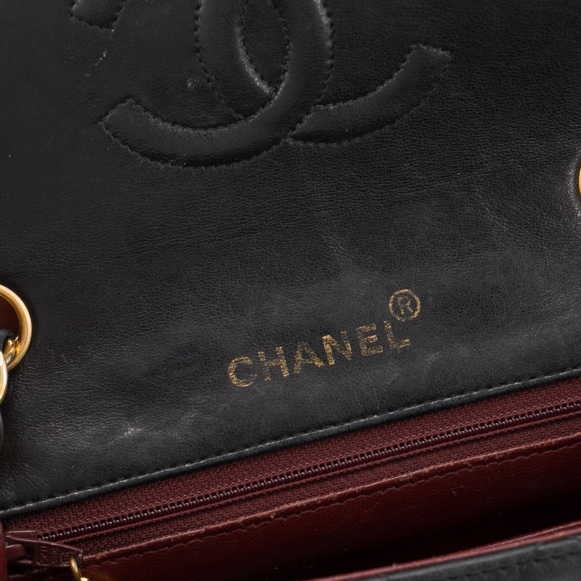 CHANEL - Sac à bandoulière Classique/Timeless Mini Square Chanel en cuir noir vintage