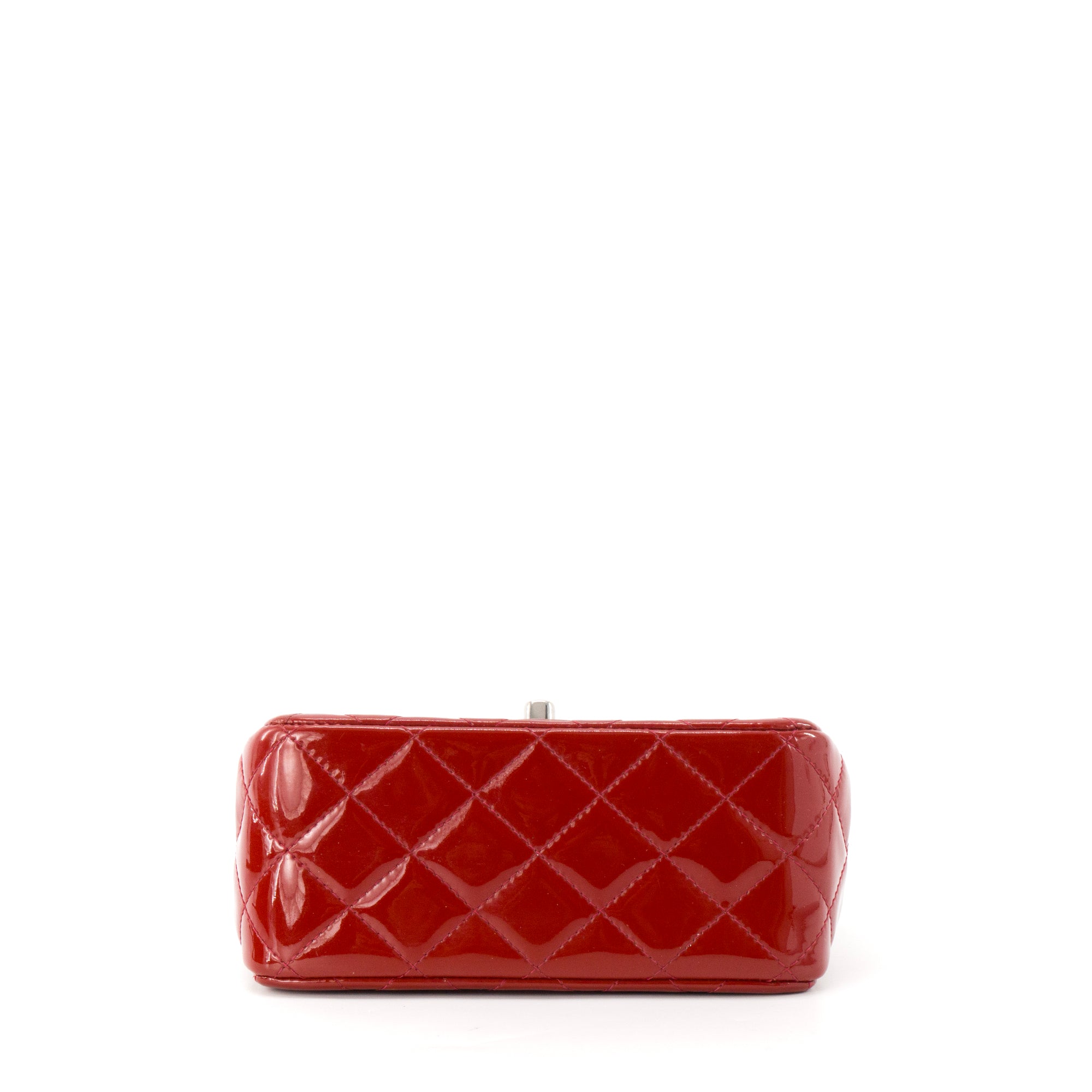 CHANEL - Sac à bandoulière Classique/Timeless Mini Square Chanel en cuir verni rouge