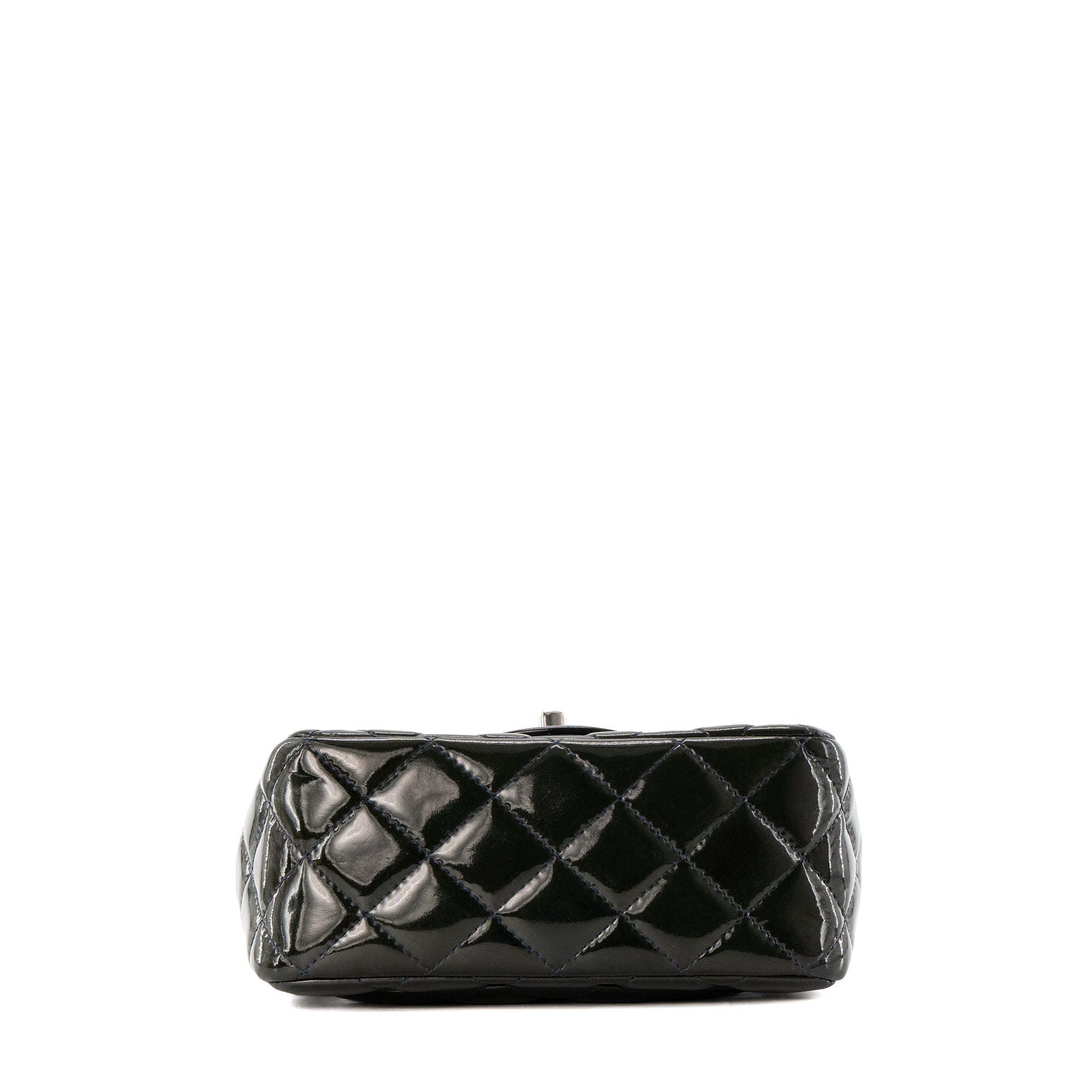 CHANEL - Sac à bandoulière Classique/Timeless Mini Square Chanel en cuir verni vert