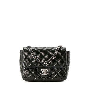 CHANEL - Sac à bandoulière Classique/Timeless Mini Square Chanel en cuir verni vert