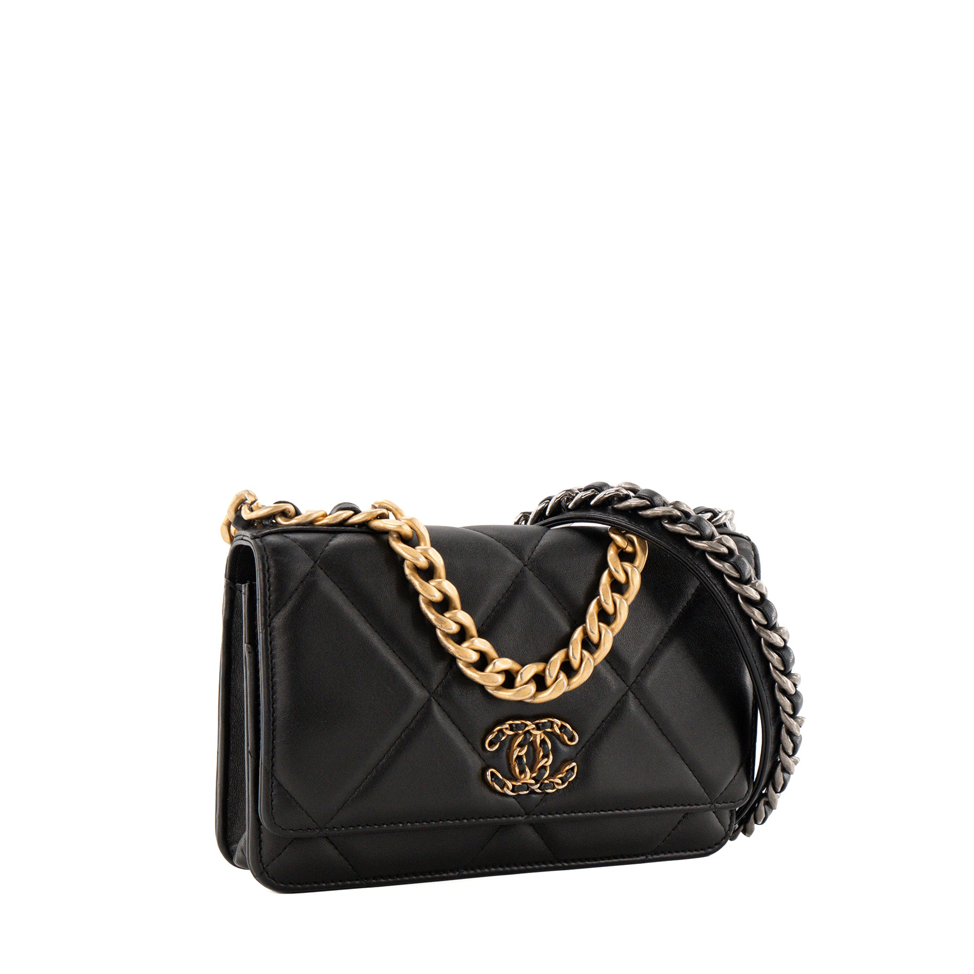 CHANEL - Sac à bandoulière Wallet On Chain 19 Chanel en cuir lisse noir