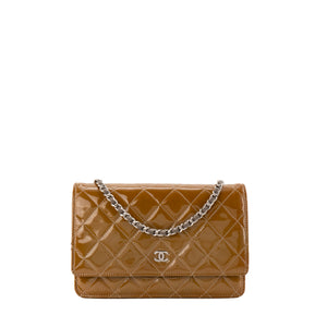 CHANEL - Sac à bandoulière Classique/Timeless Wallet On Chain Chanel en cuir verni marron