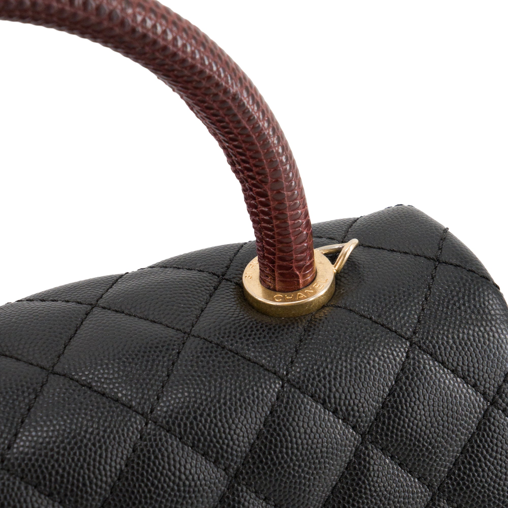 CHANEL - Sac à bandoulière Coco Handle Chanel en cuir caviar noir et anse en cuir exotique lézard bordeaux