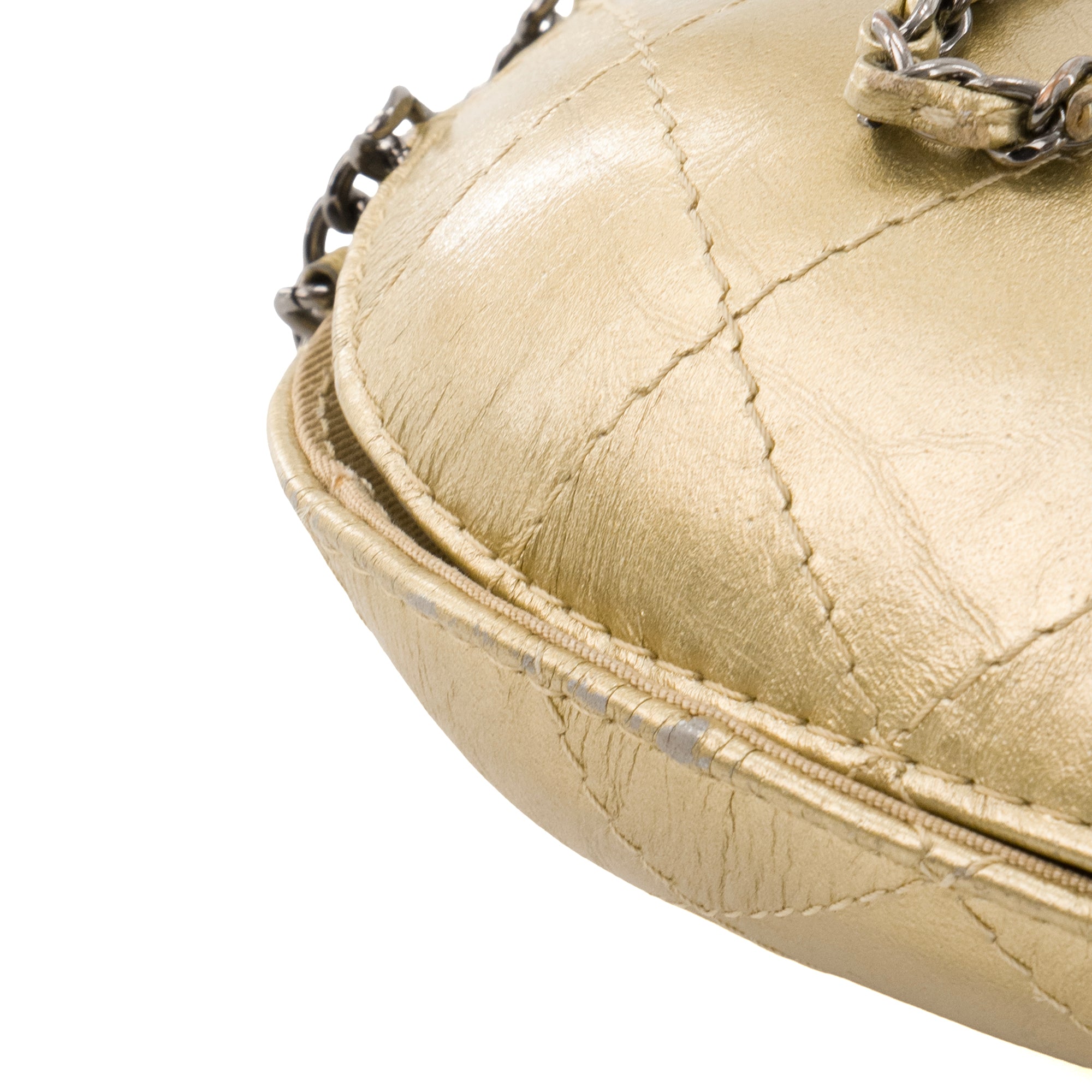 CHANEL - Sac à bandoulière Gabrielle Bucket Chanel en cuir doré