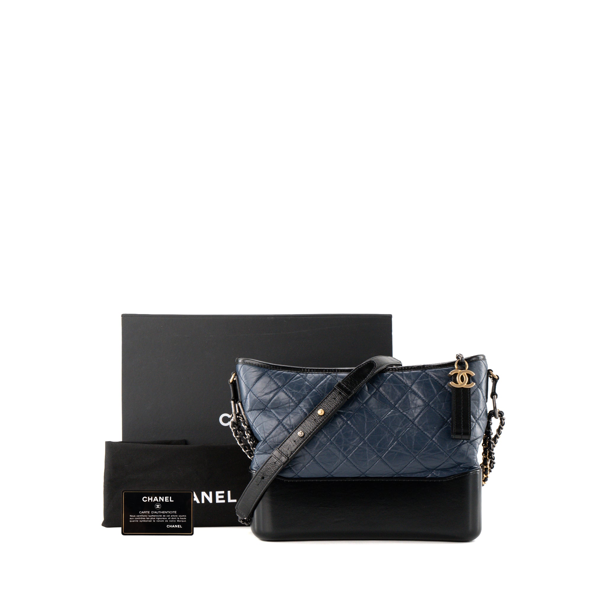 CHANEL - Sac à bandoulière Gabrielle Chanel en cuir froissé bleu marine et noir