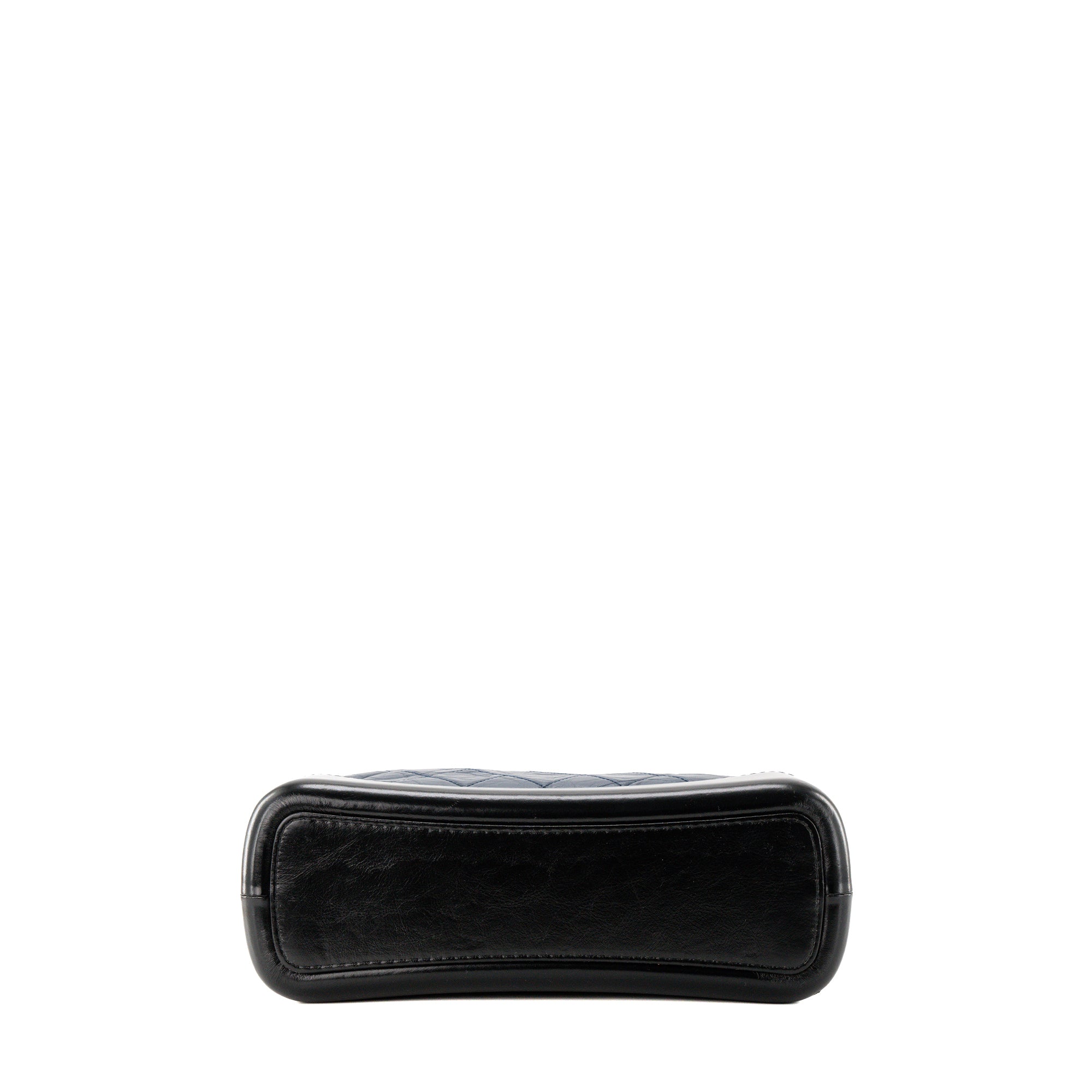 CHANEL - Sac à bandoulière Gabrielle Chanel en cuir froissé bleu marine et noir