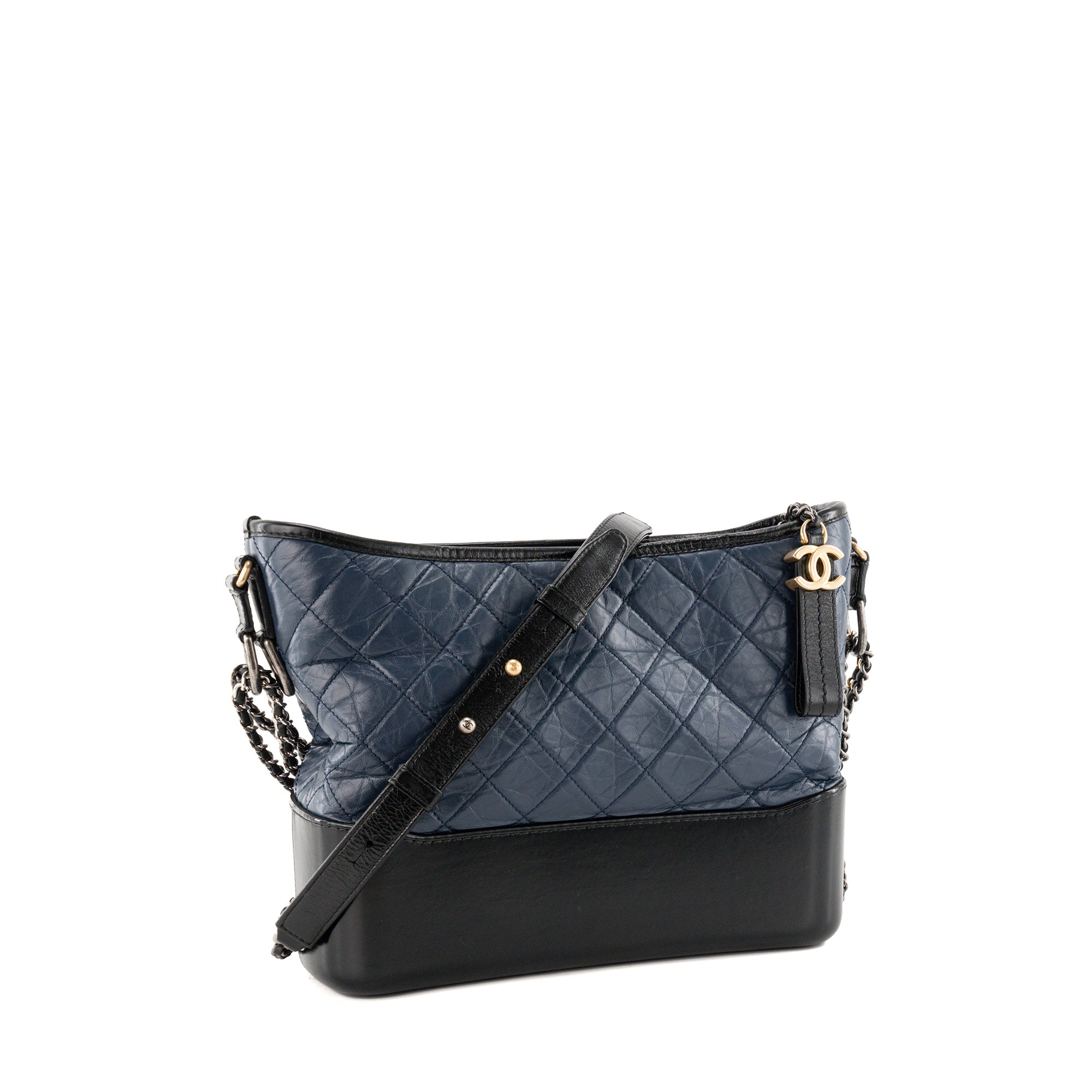 CHANEL - Sac à bandoulière Gabrielle Chanel en cuir froissé bleu marine et noir