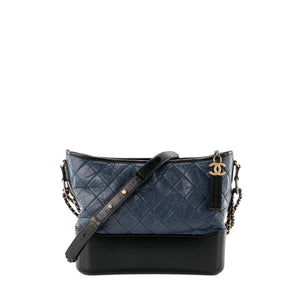 CHANEL - Sac à bandoulière Gabrielle Chanel en cuir froissé bleu marine et noir