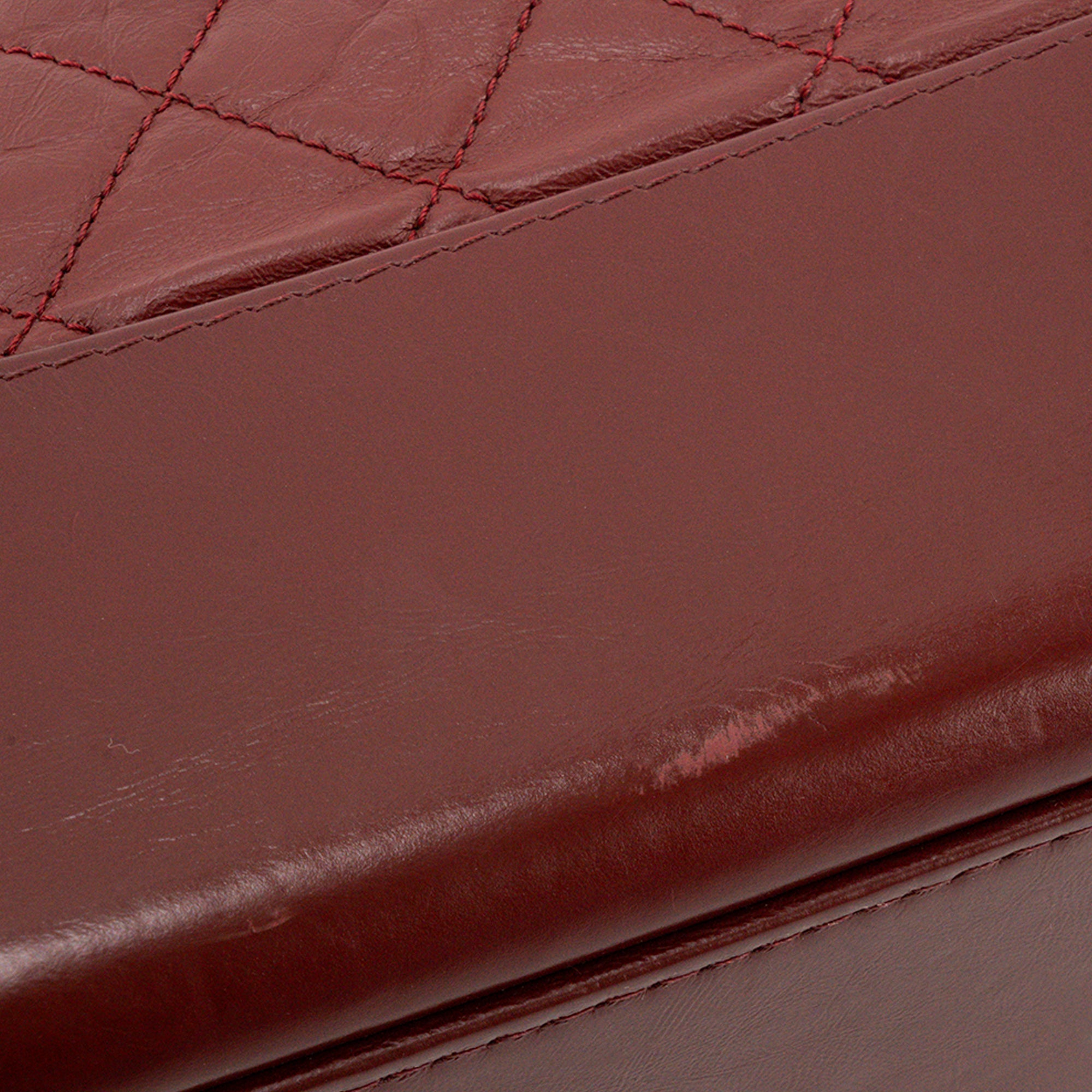 CHANEL - Sac à bandoulière Gabrielle Chanel en cuir froissé bordeaux