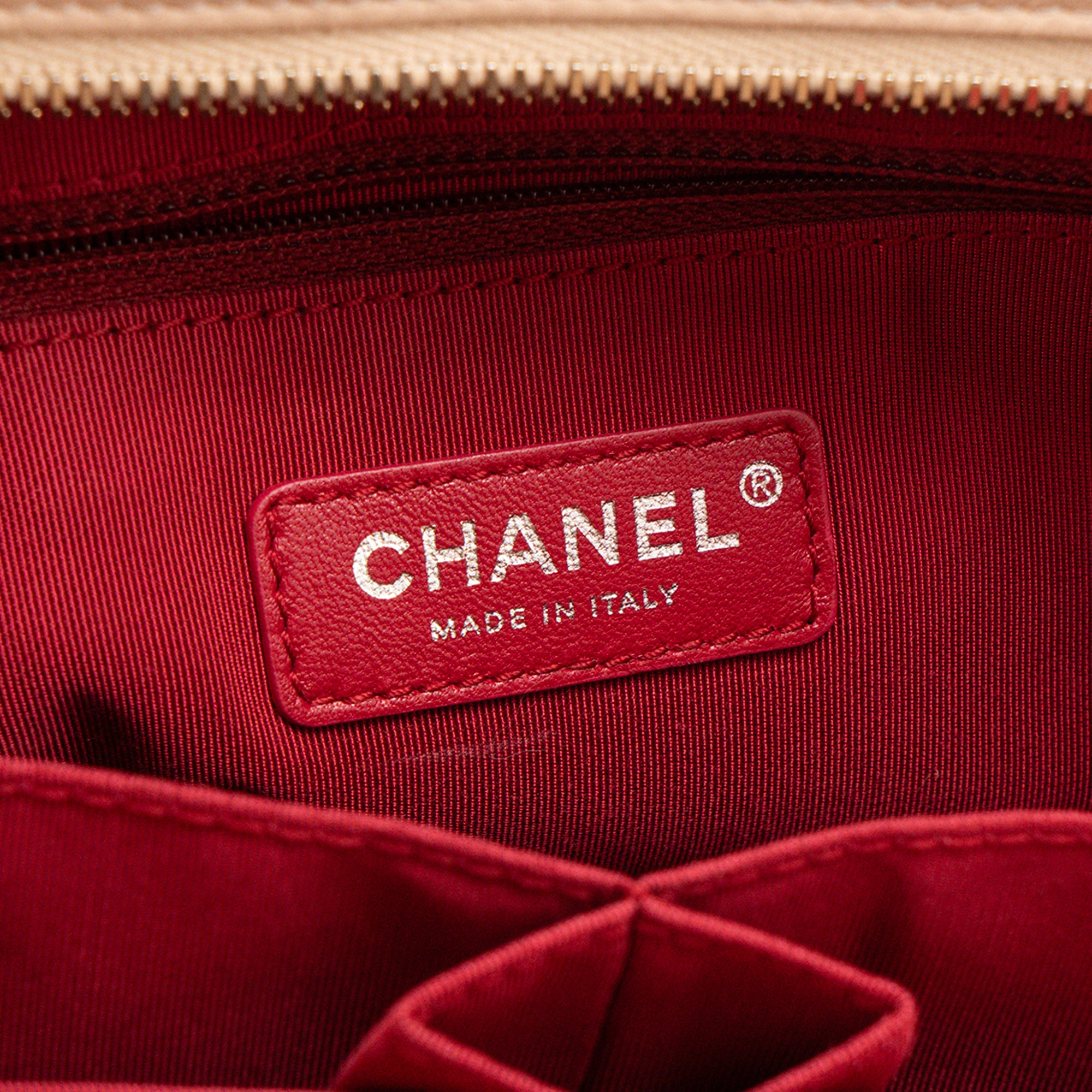 CHANEL - Sac à bandoulière Gabrielle Large Chanel en cuir froissé beige et cuir lisse noir