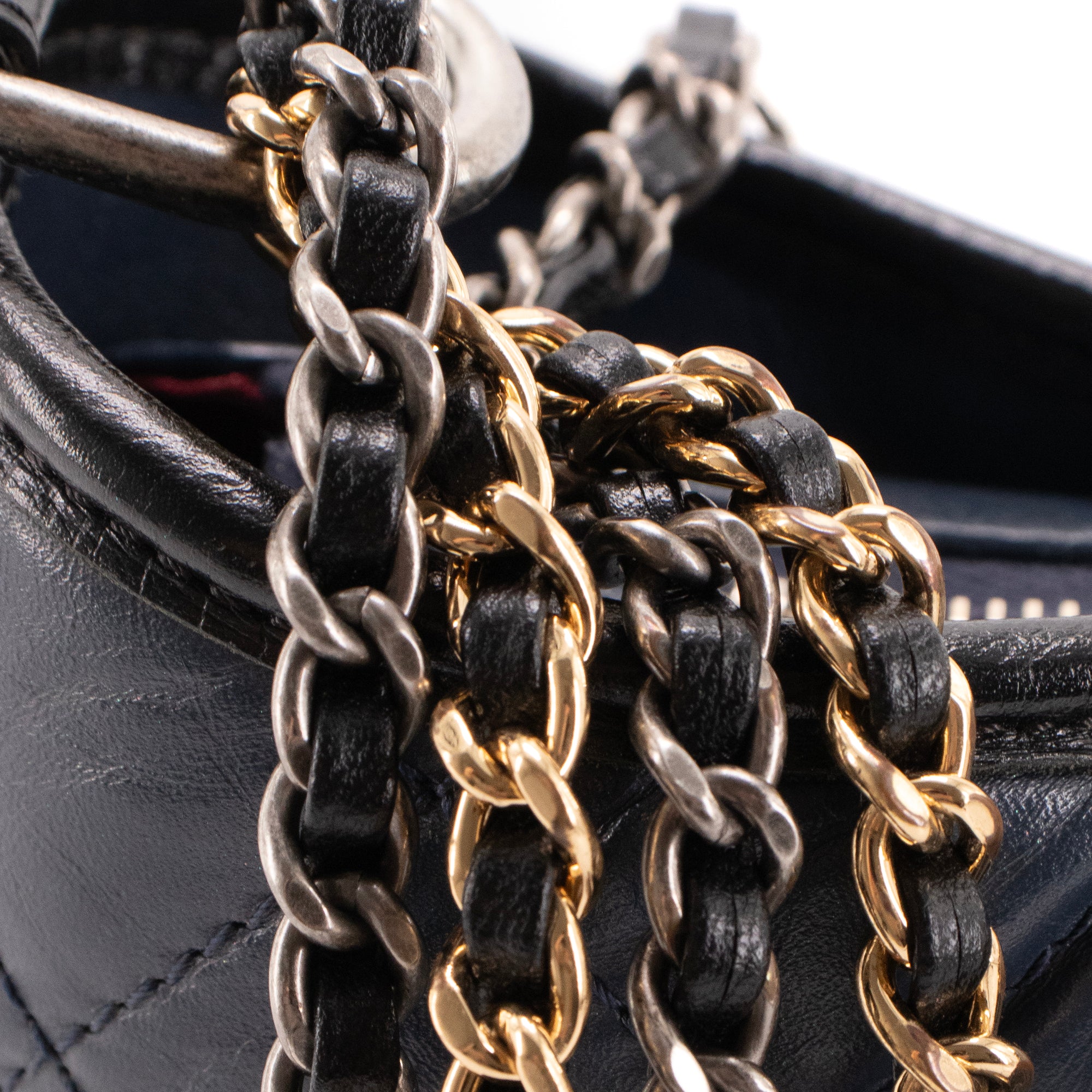 CHANEL - Chanel Gabrielle medium shoulder bag in navy blue and black crinkled leather