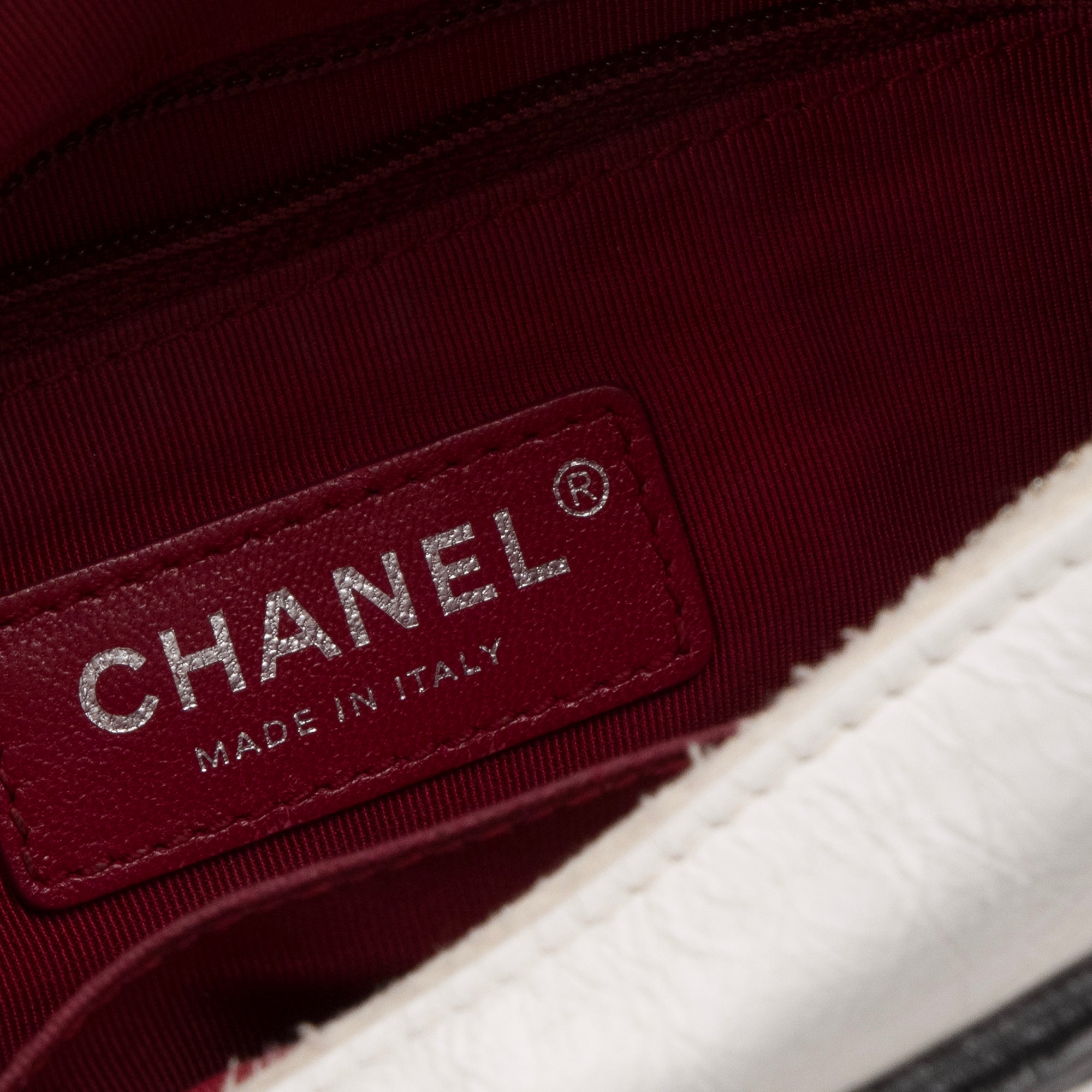 CHANEL - Sac à bandoulière Gabrielle mini Chanel en cuir blanc et noir