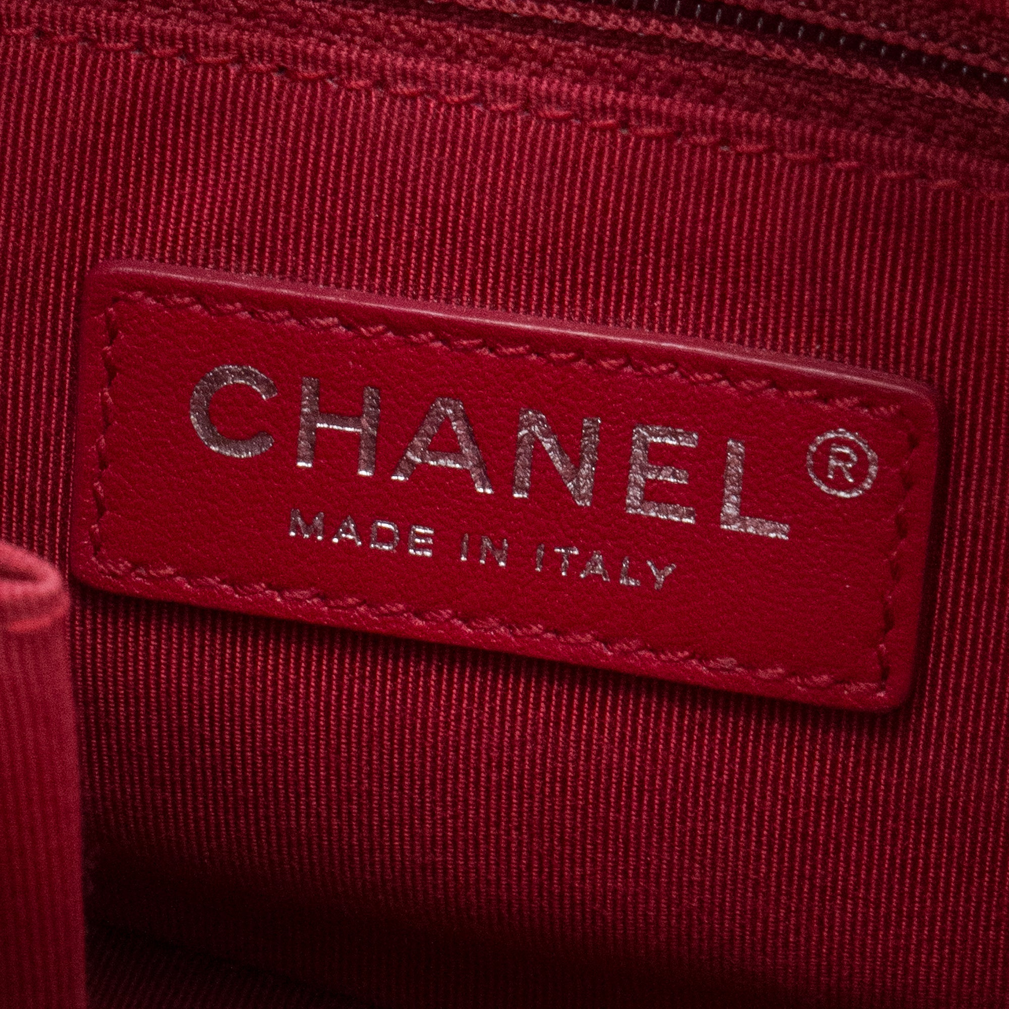 CHANEL - Sac à bandoulière Gabrielle mini Chanel en cuir bleu marine