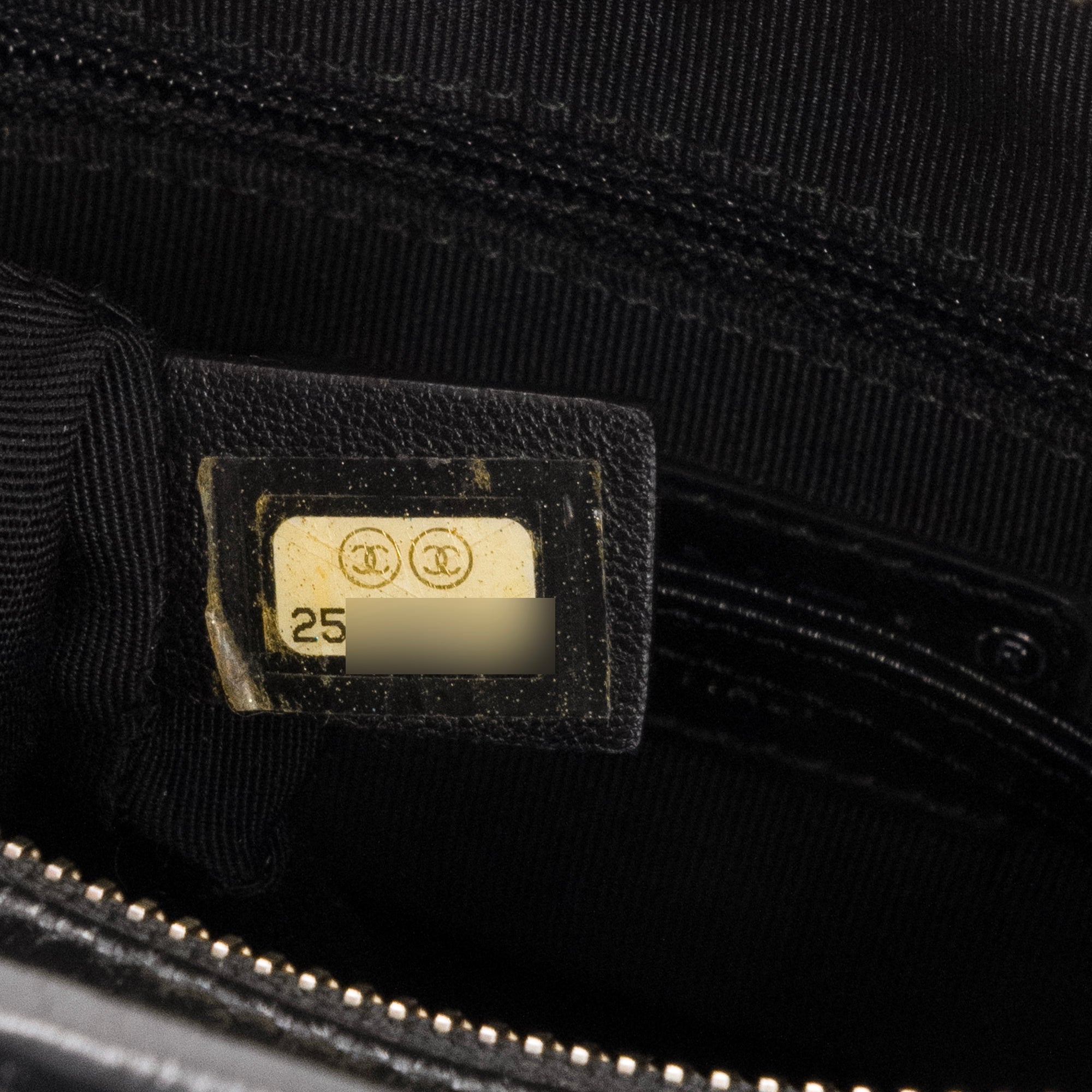 CHANEL - Sac à bandoulière Gabrielle mini Chanel en cuir bleu marine et tweed