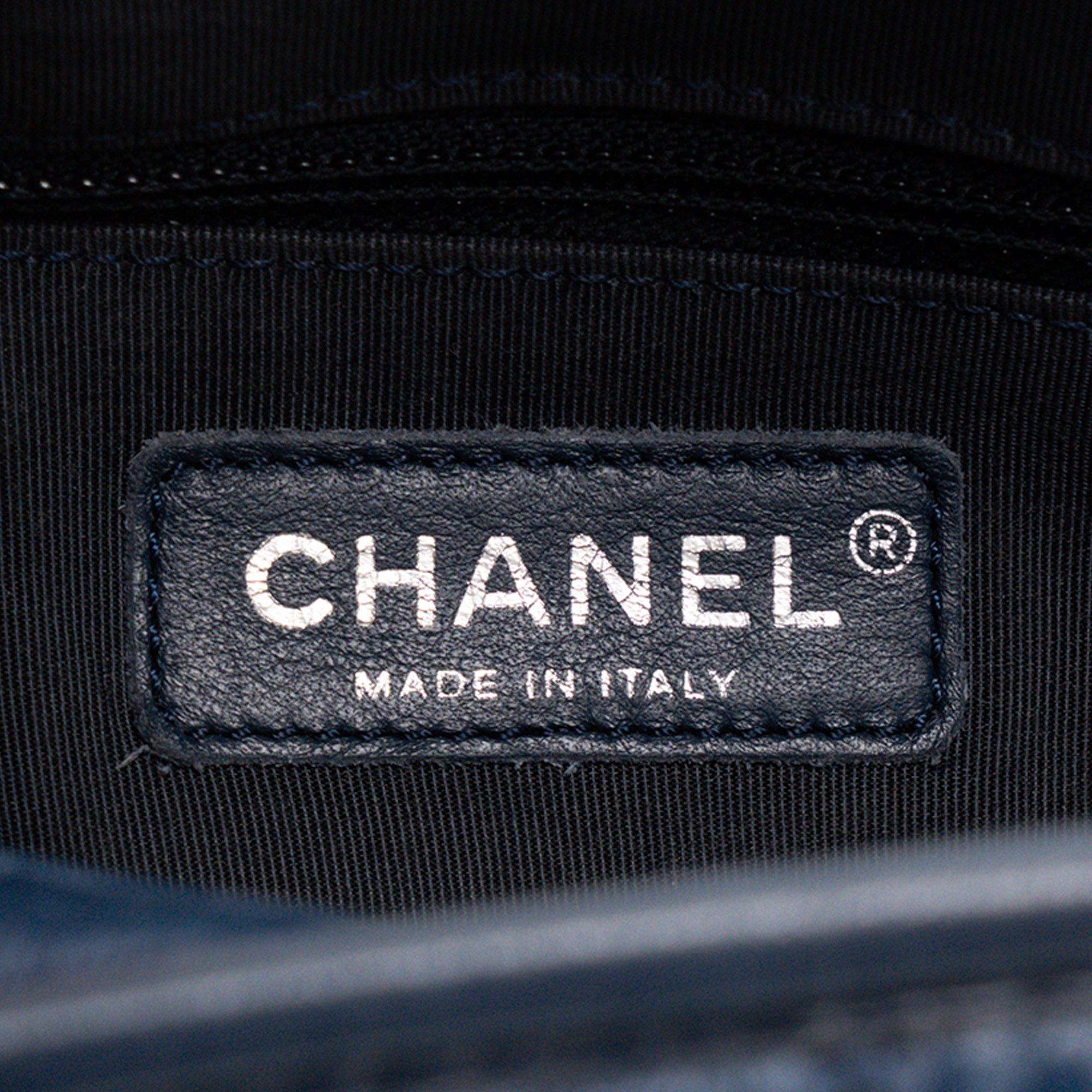 CHANEL - Sac à bandoulière Gabrielle mini Chanel en cuir bleu marine