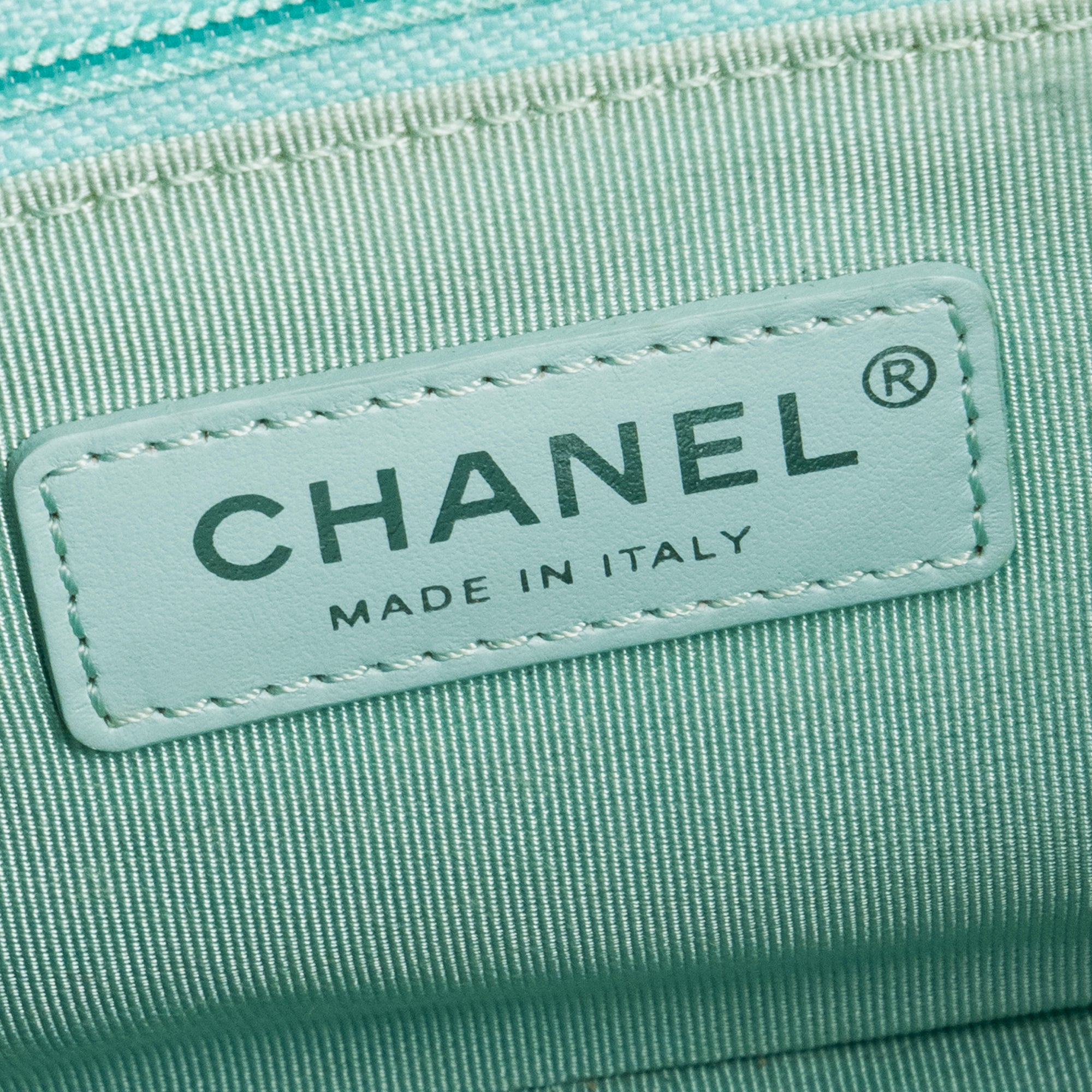 CHANEL - Sac à bandoulière Gabrielle mini Chanel en cuir bleu turquoise