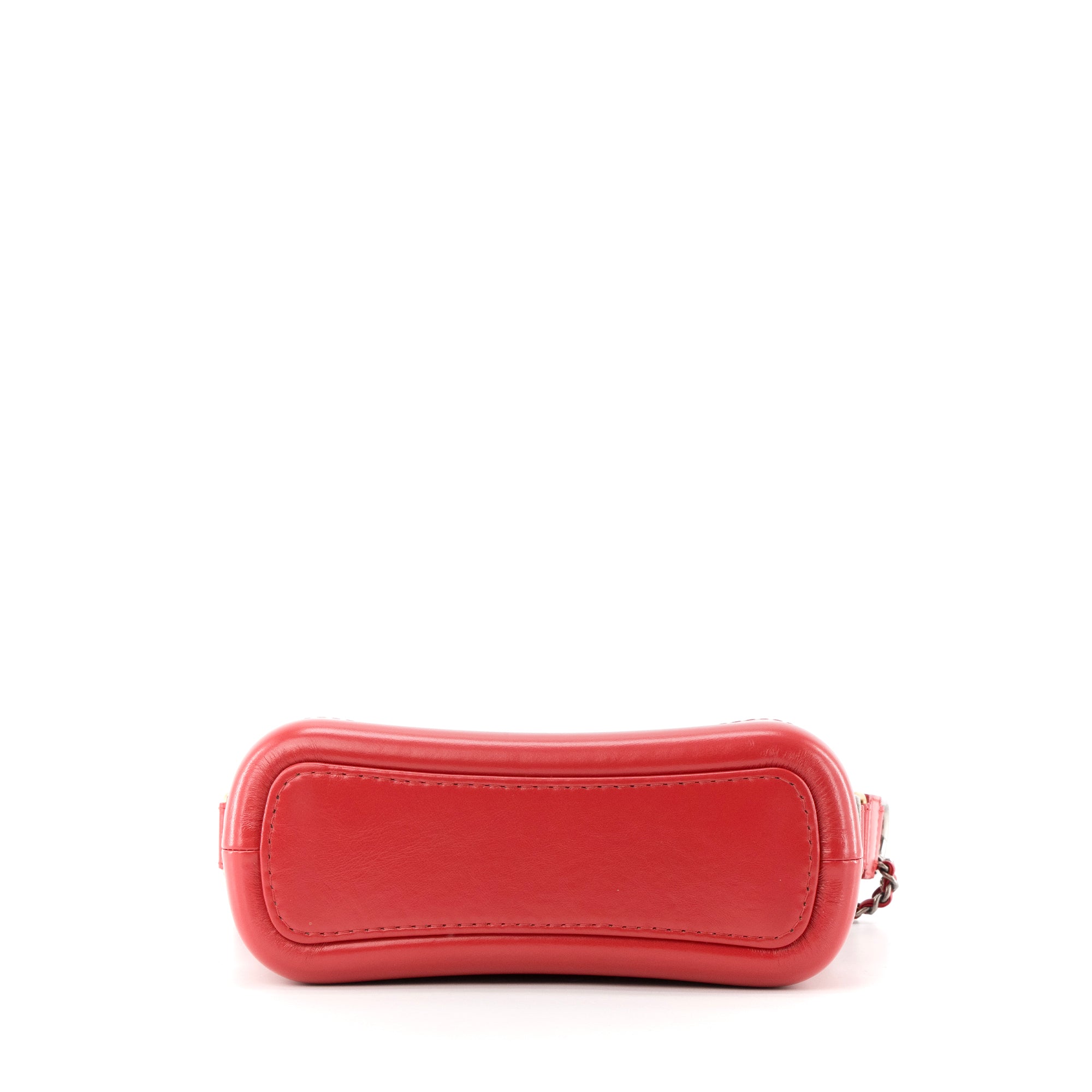 CHANEL - Sac à bandoulière Gabrielle mini Chanel en cuir chevron rouge