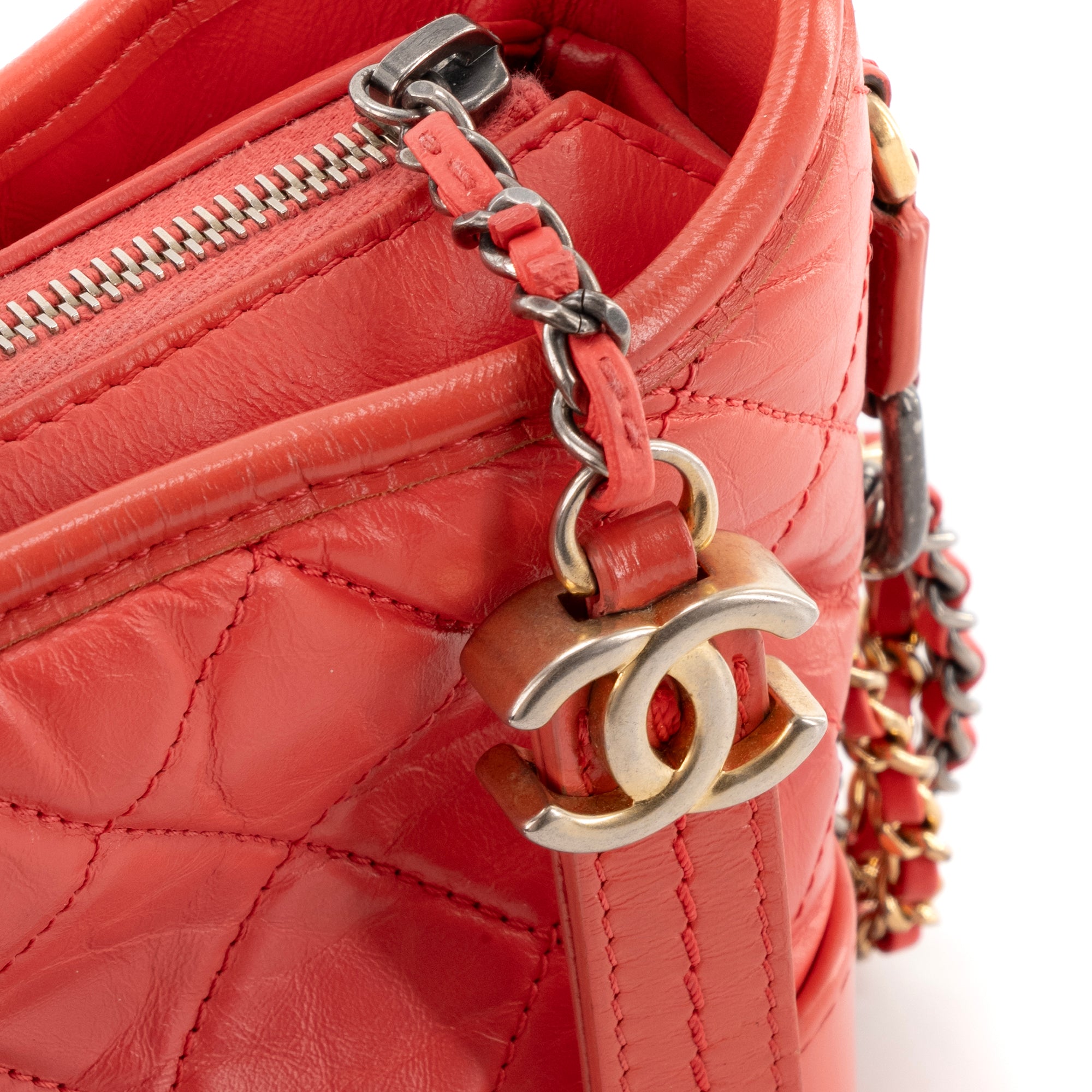 CHANEL - Sac à bandoulière Gabrielle mini Chanel en cuir corail