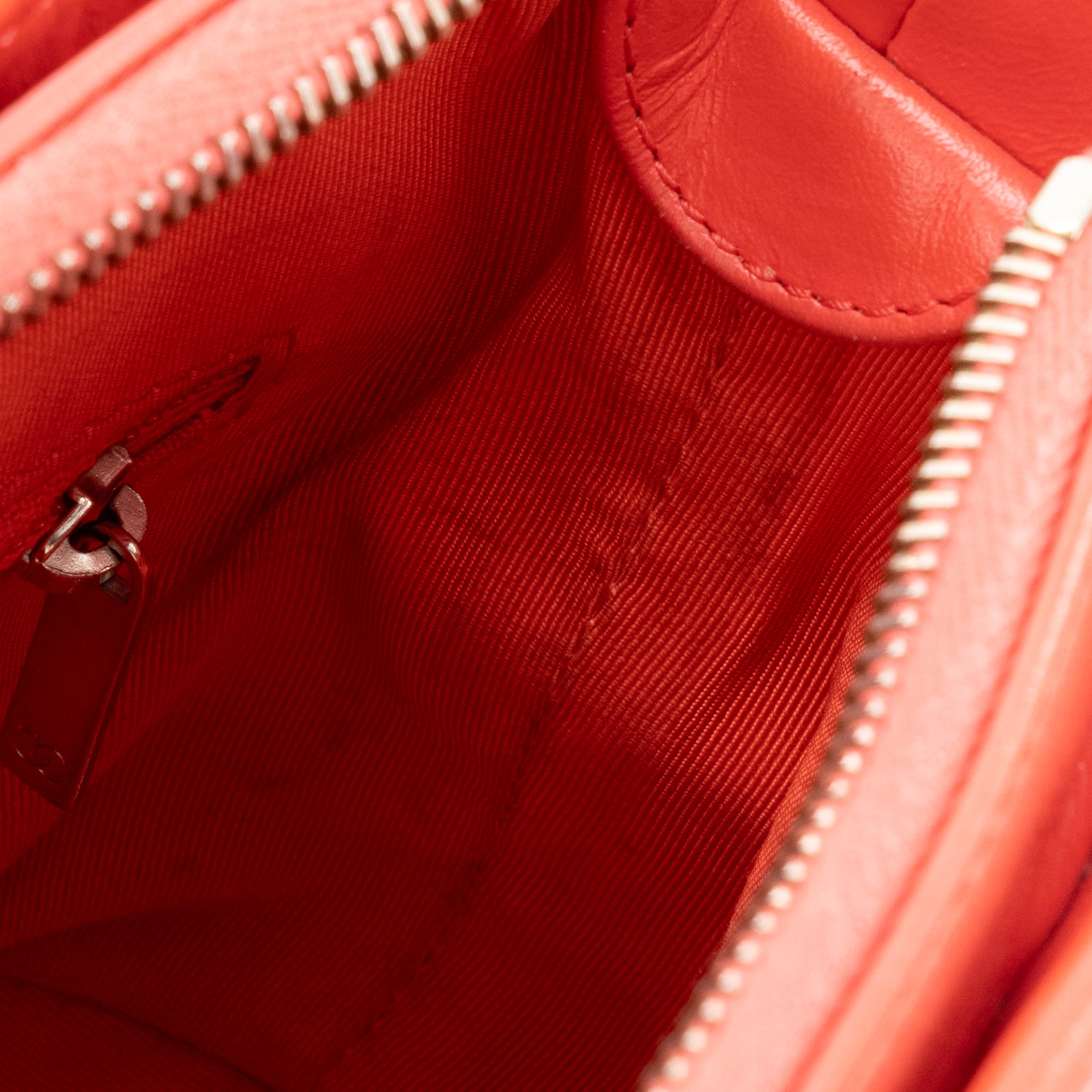 CHANEL - Sac à bandoulière Gabrielle mini Chanel en cuir corail