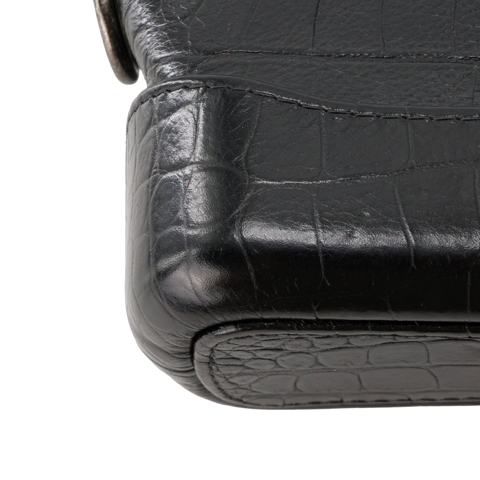 CHANEL - Sac à bandoulière Gabrielle mini Chanel en cuir embossé crocodile noir