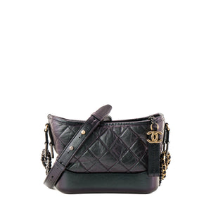 CHANEL - Sac à bandoulière Gabrielle mini Chanel en cuir froissé noir irisé