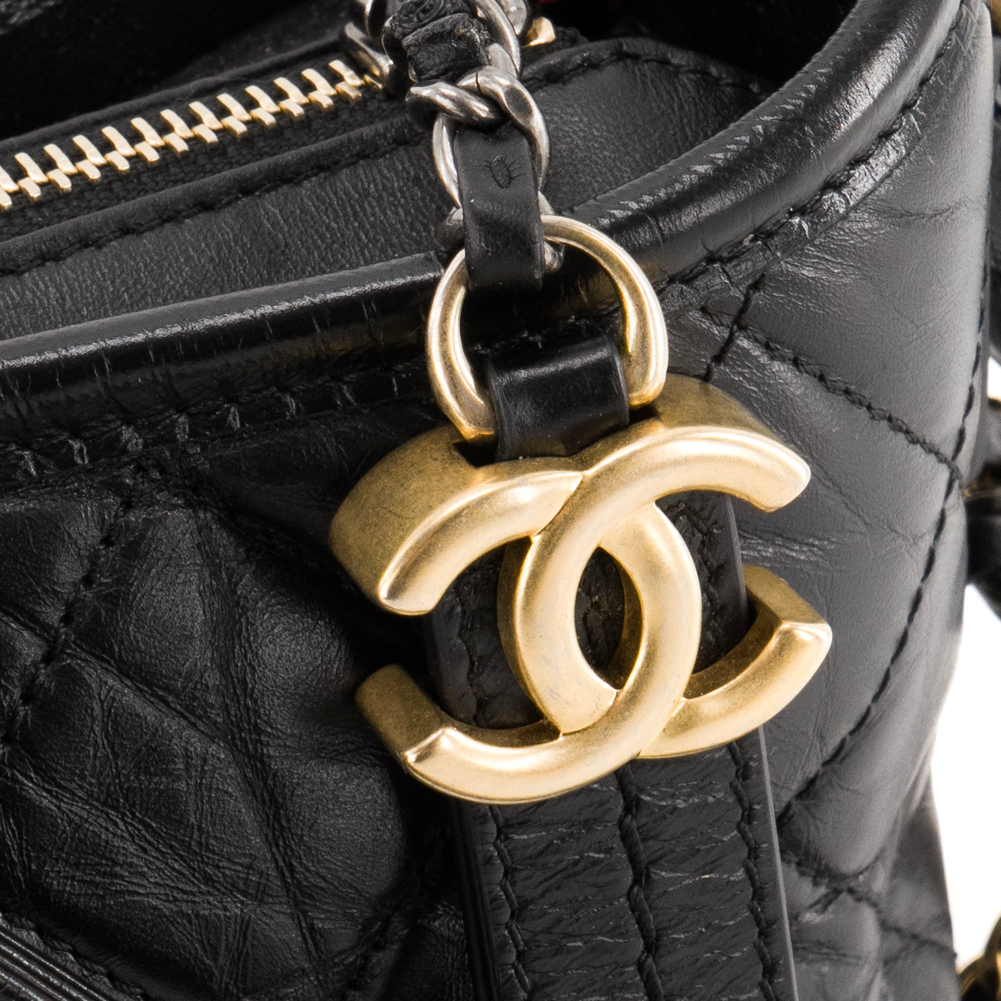 CHANEL - Sac à bandoulière Gabrielle mini Chanel en cuir noir