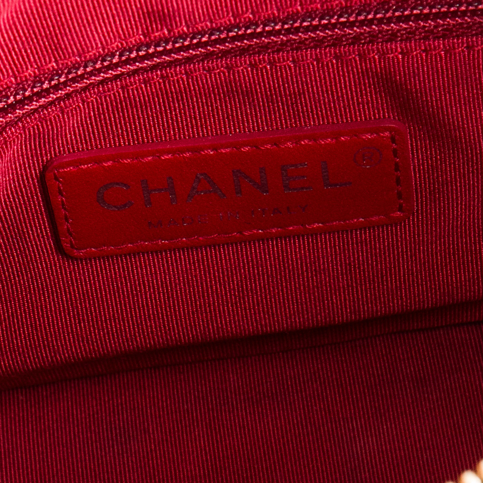CHANEL - Sac à bandoulière Gabrielle mini Chanel en cuir noir