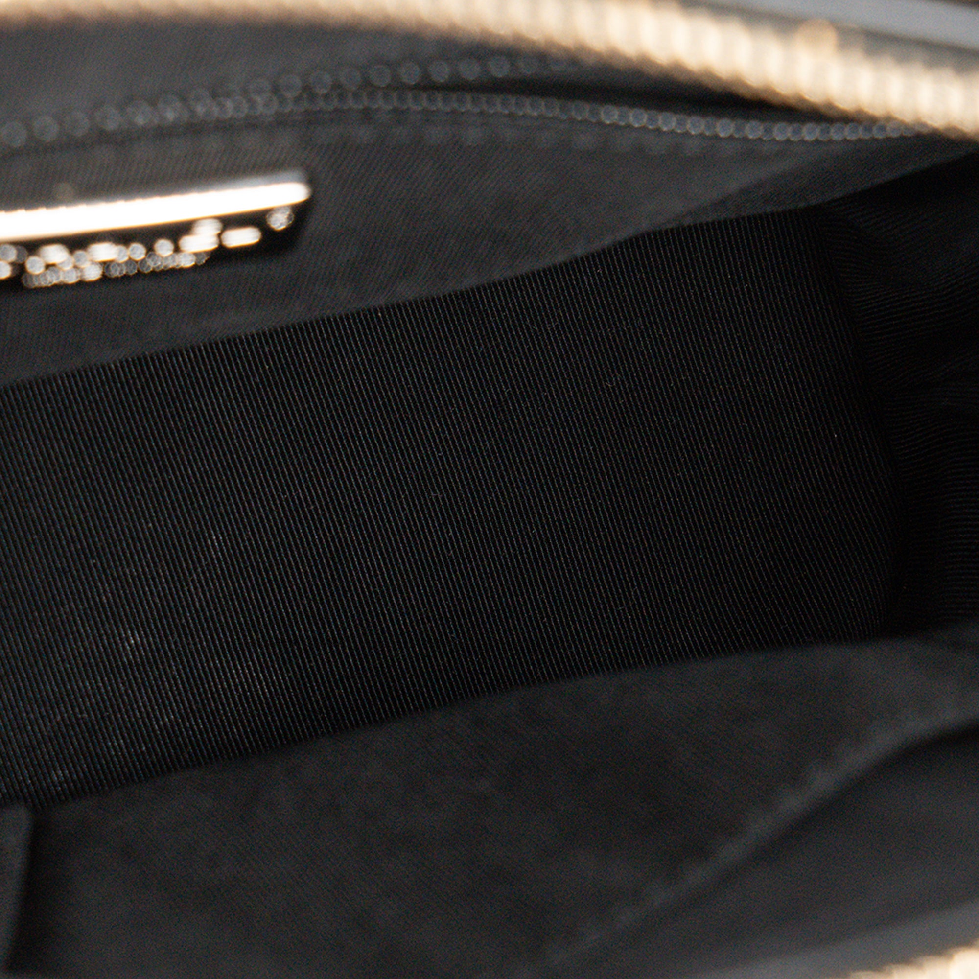 CHANEL - Sac à bandoulière Gabrielle mini Chanel en cuir noir et tweed doré