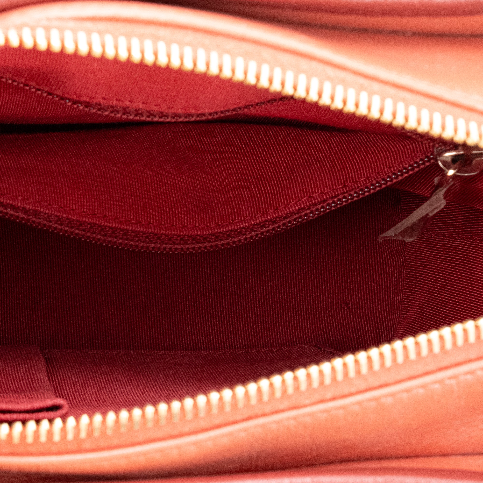 CHANEL - Sac à bandoulière Gabrielle mini Chanel en cuir rose et bordeaux