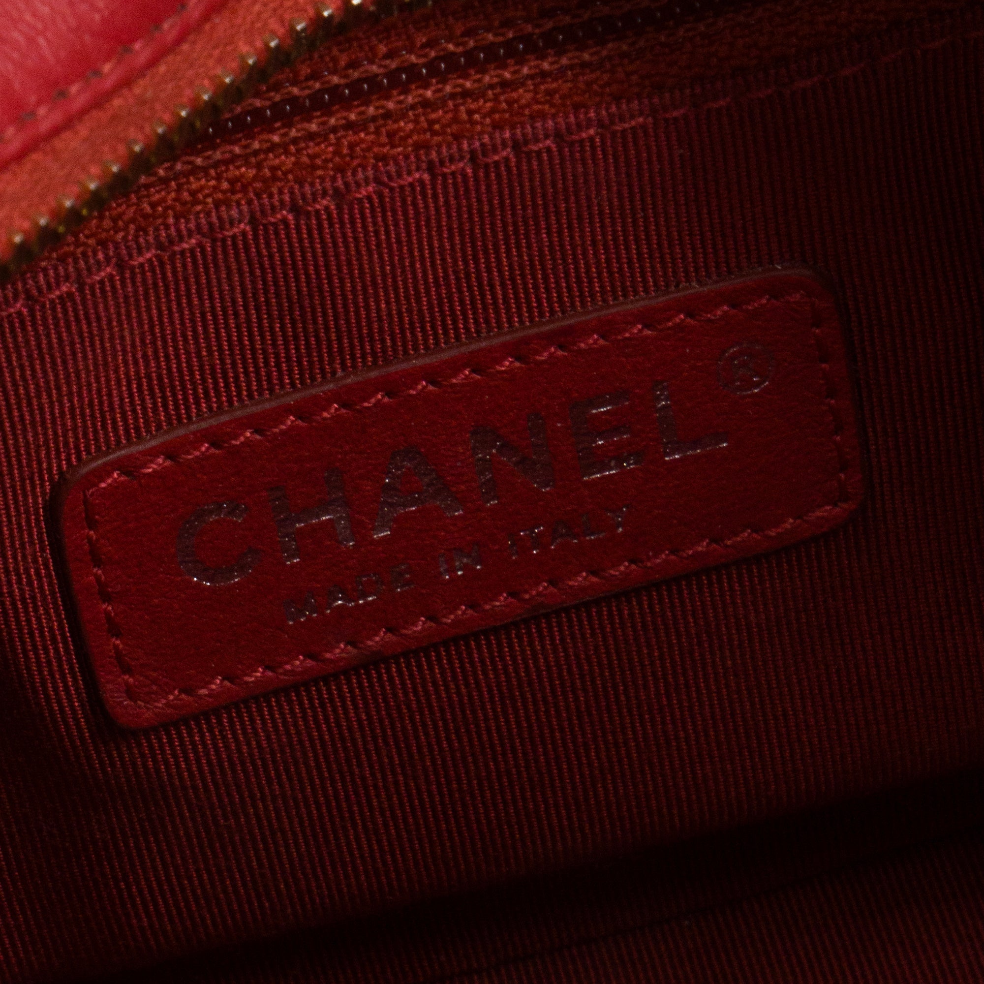 CHANEL - Sac à bandoulière Gabrielle mini Chanel en cuir rouge