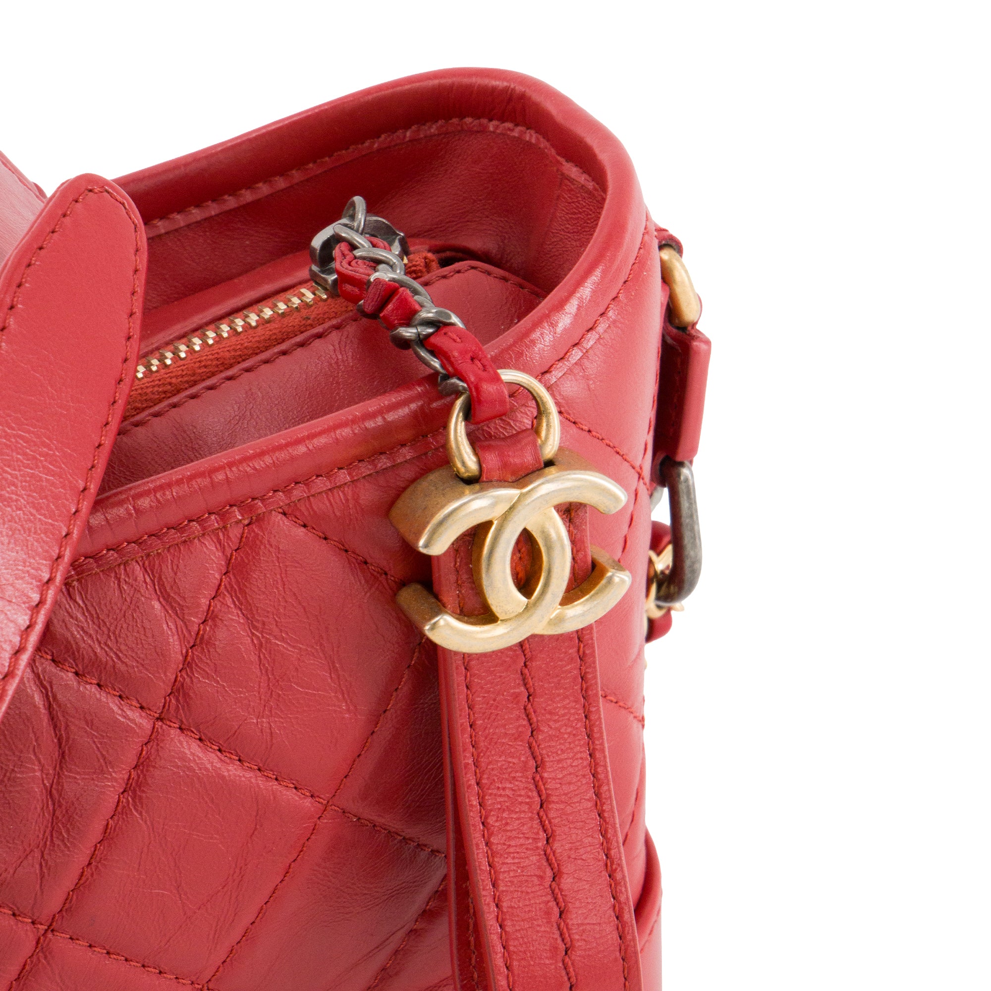 CHANEL - Sac à bandoulière Gabrielle mini Chanel en cuir rouge