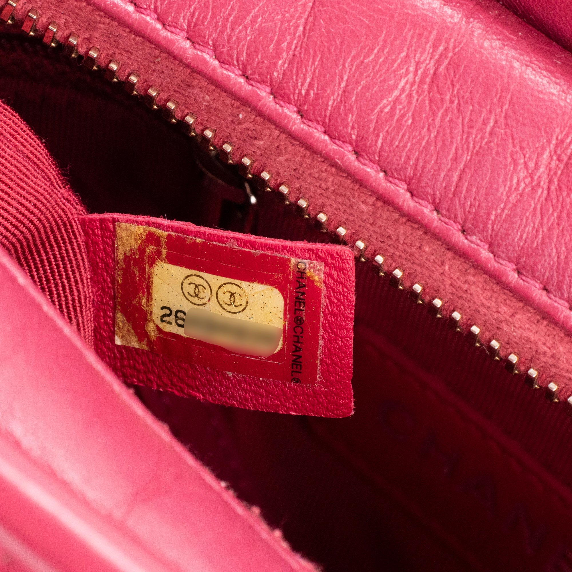 CHANEL - Sac à bandoulière Gabrielle mini Chanel en cuir violet