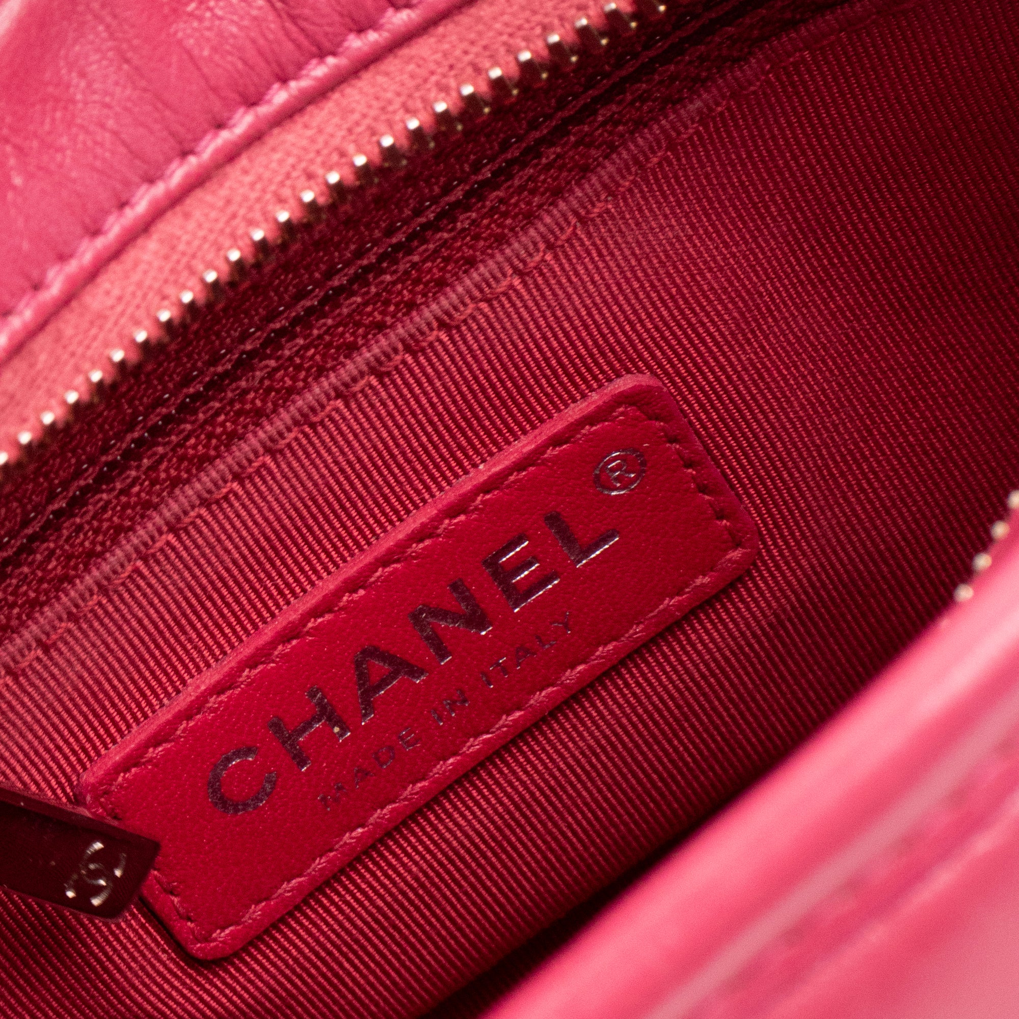 CHANEL - Sac à bandoulière Gabrielle mini Chanel en cuir violet