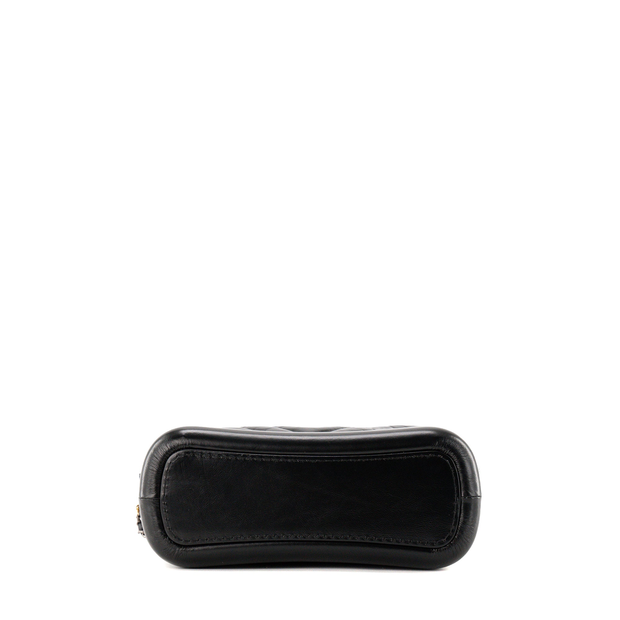 CHANEL - Sac à bandoulière Gabrielle mini chevron Chanel en cuir froissé noir