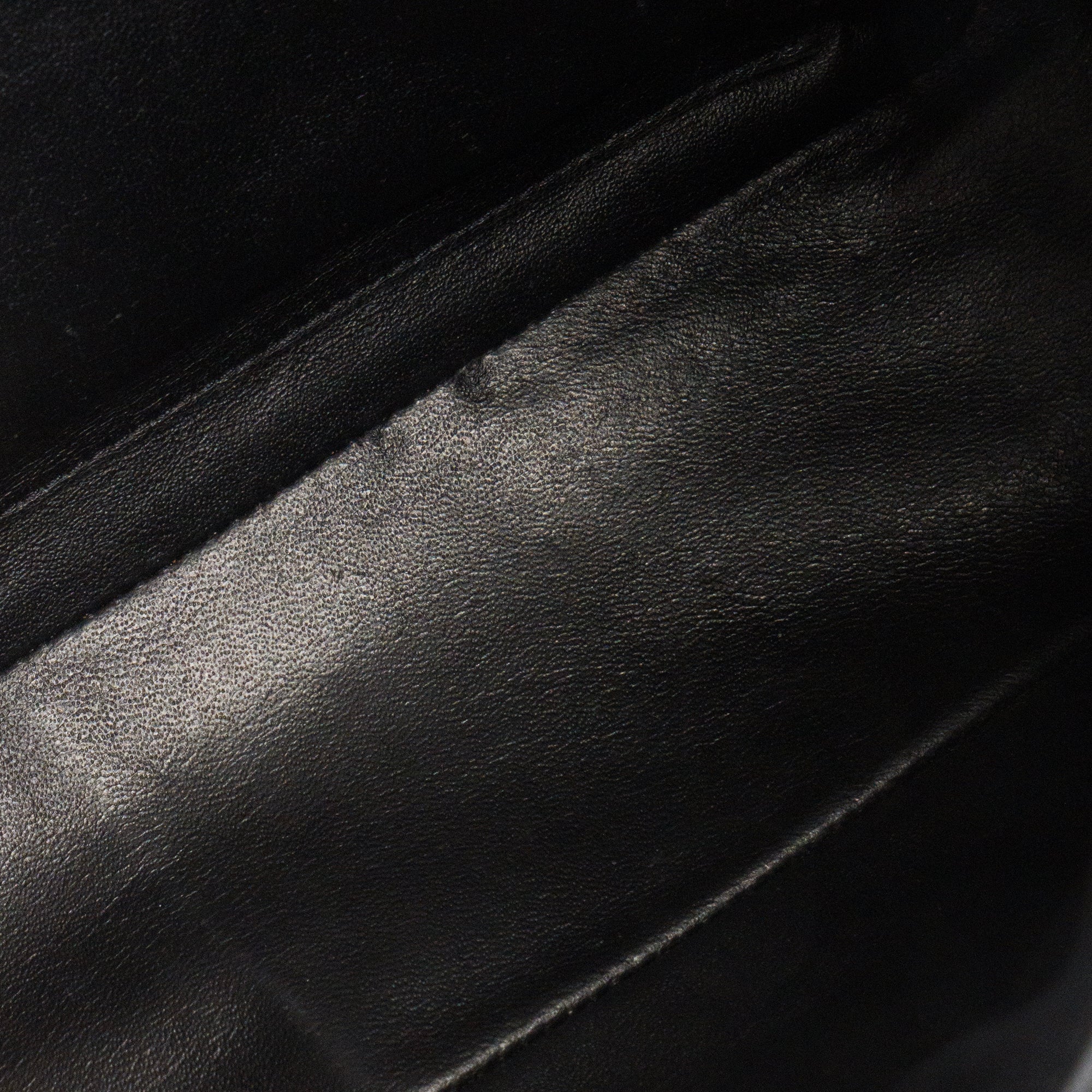 CHANEL - Sac à bandoulière Classique/Timeless Jumbo Chanel en cuir caviar noir