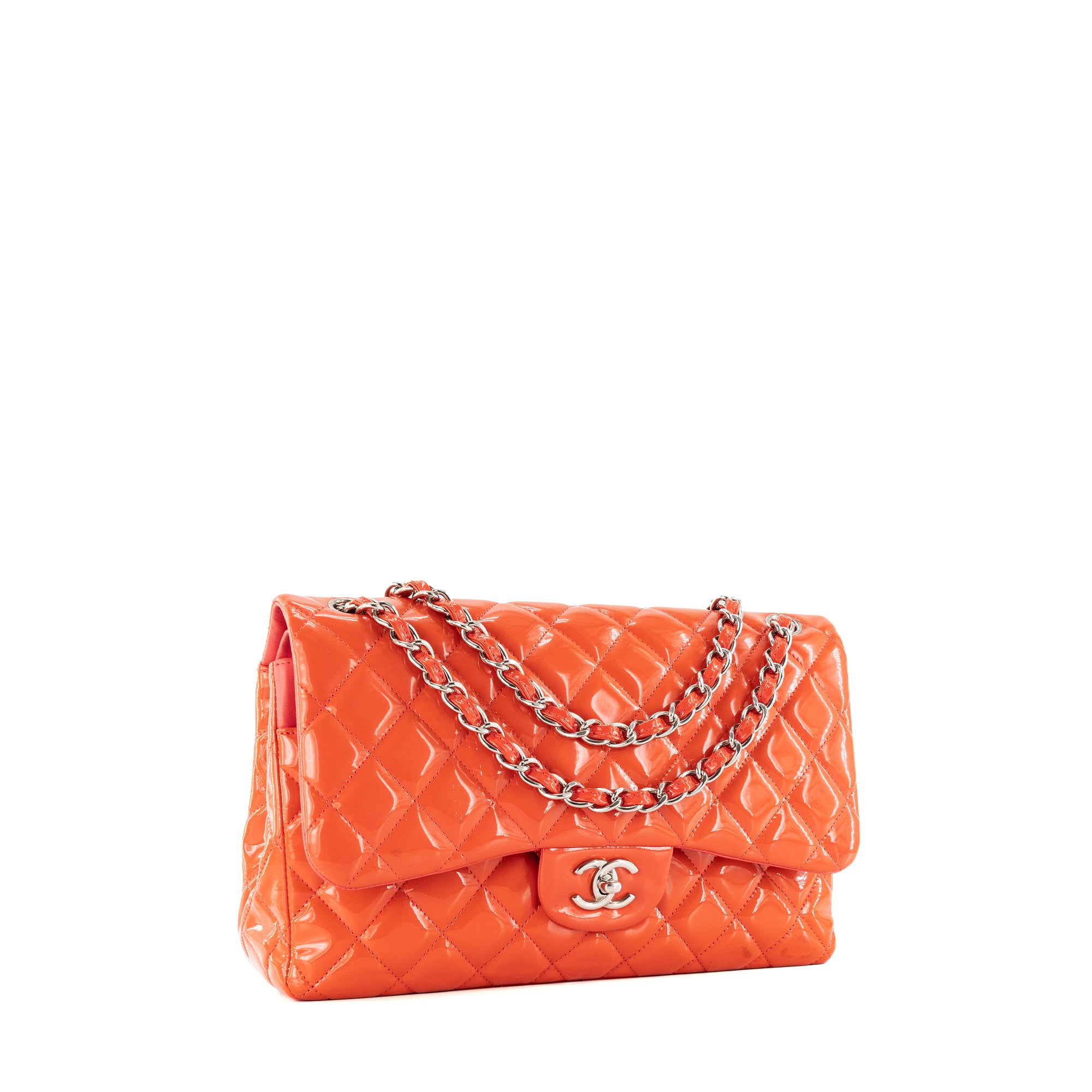 CHANEL - Sac à bandoulière Jumbo Classique/Timeless Chanel en cuir verni orange