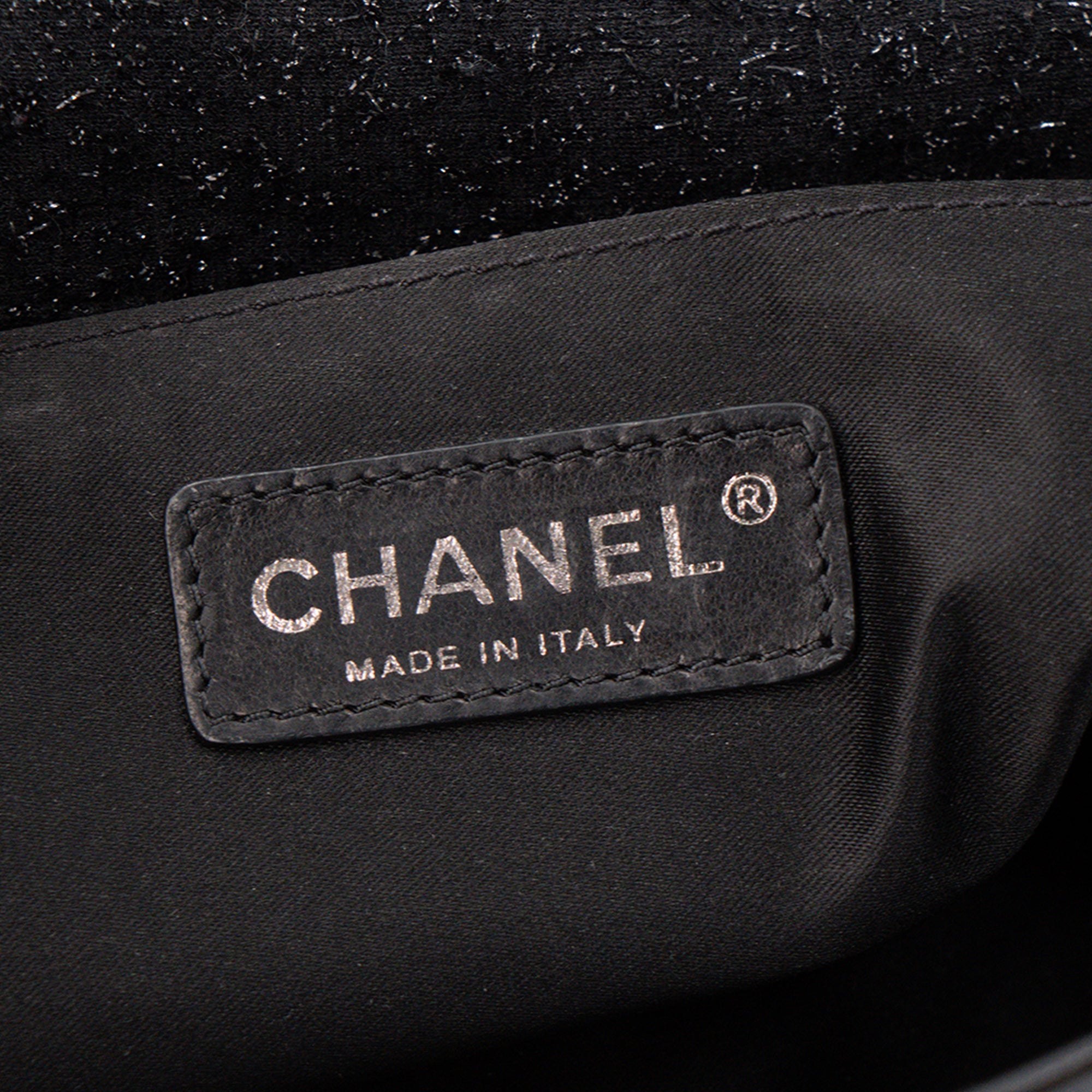 CHANEL - Sac à bandoulière Jumbo Classique/Timeless Chanel en patchwork noir édition limitée